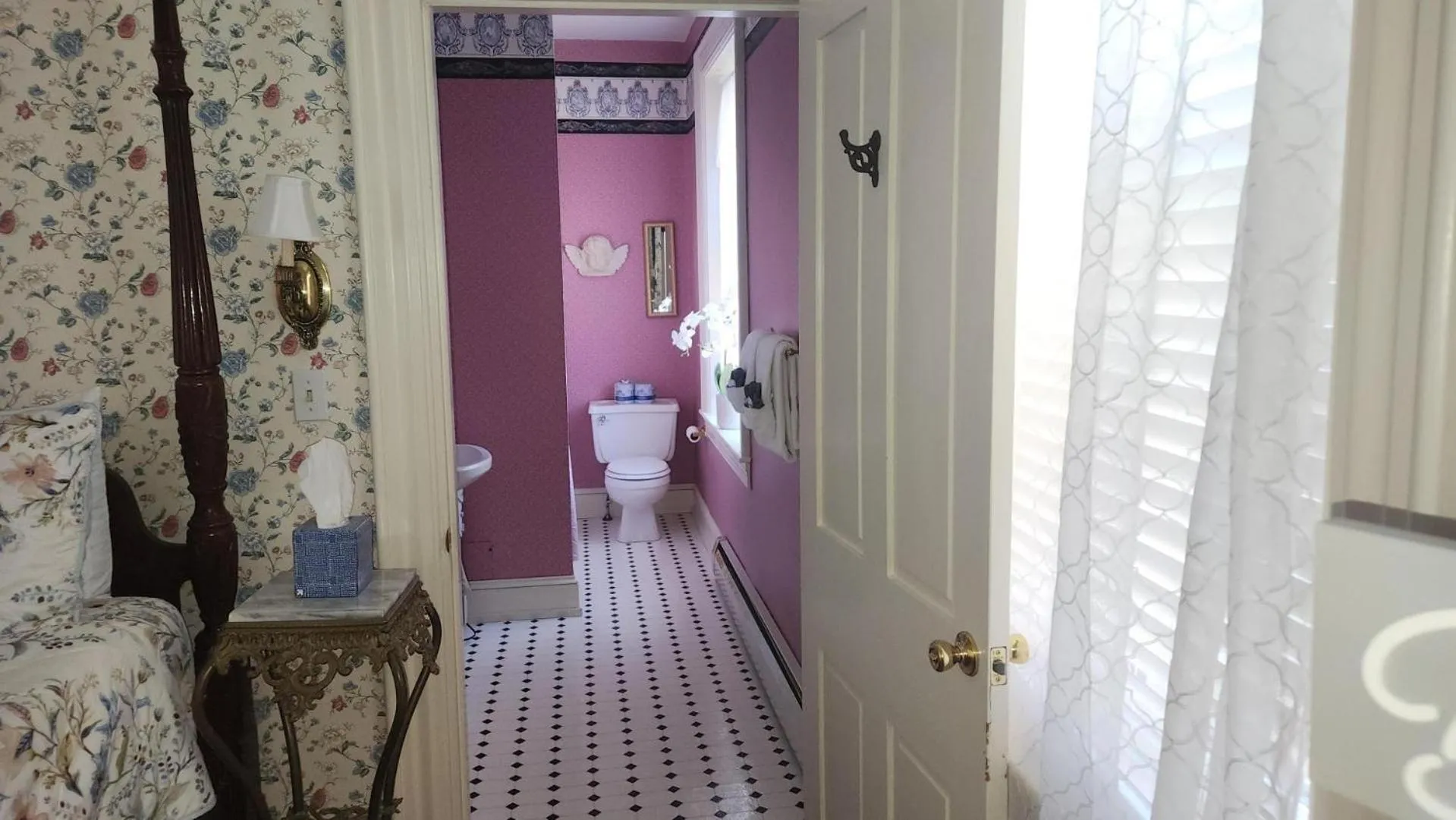 Bathroom in Greystone Manor Bed & Breakfast