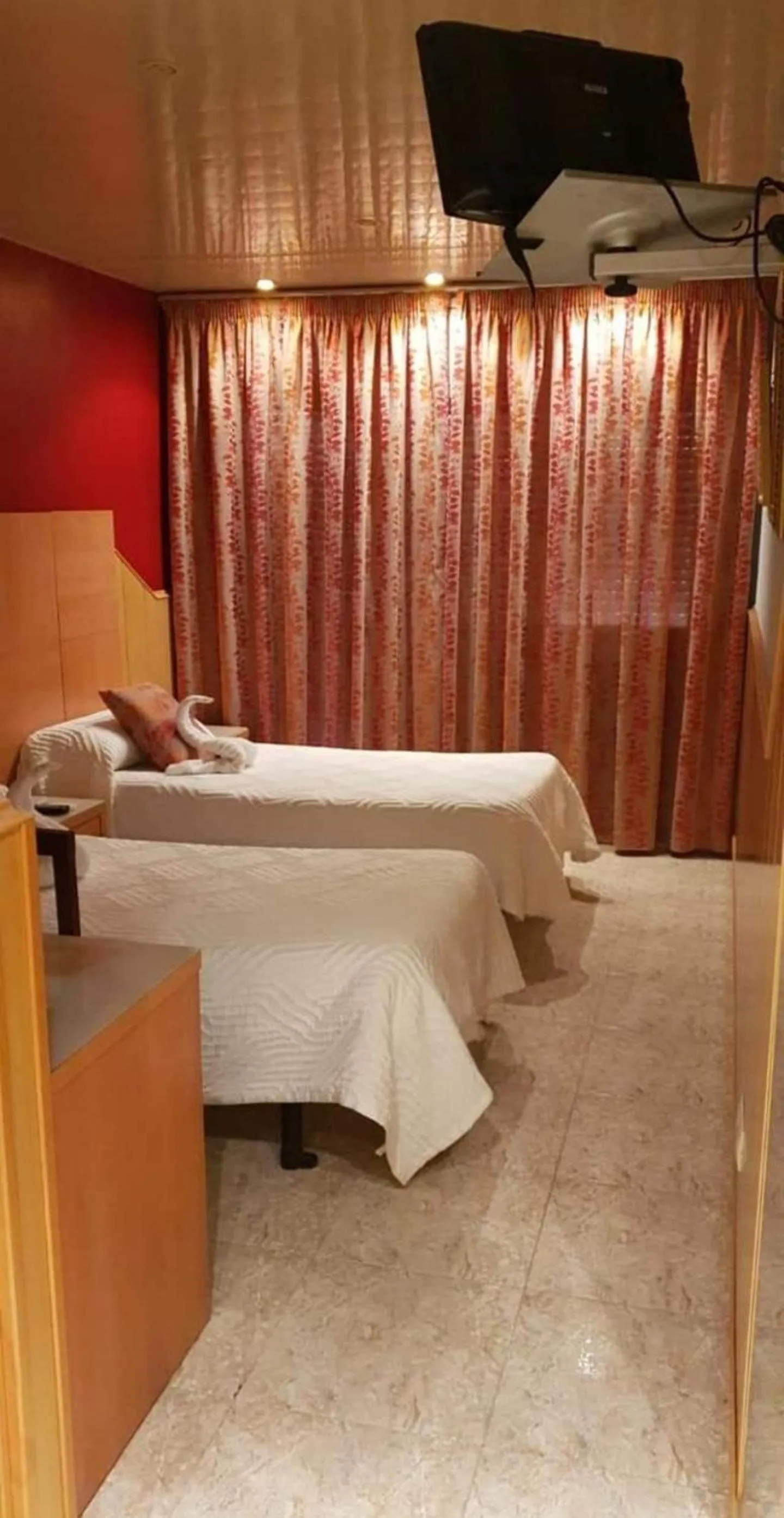 Bed in Hostal Milenium