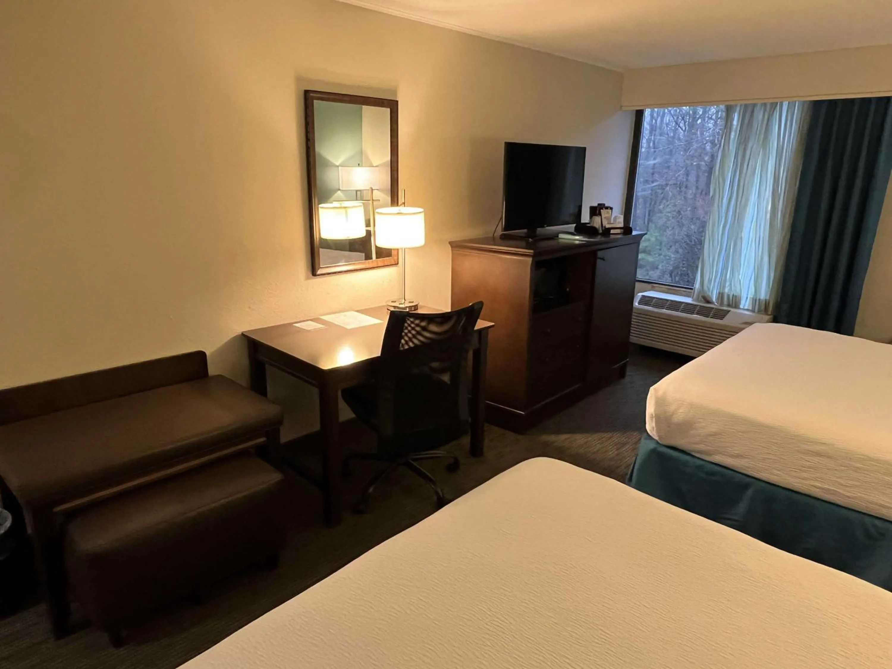 Other, Bed in Best Western Williamsburg Historic District