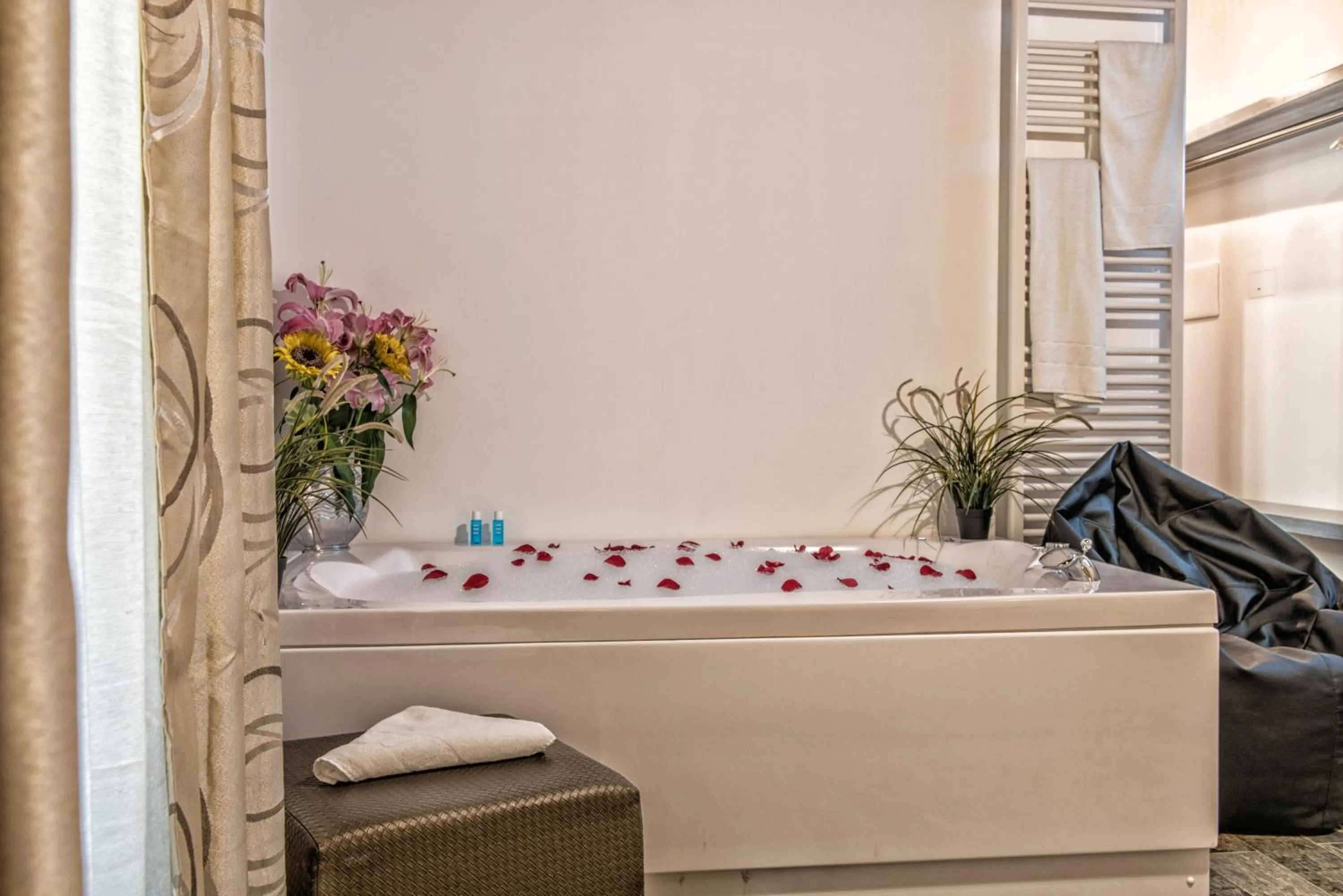 Hot Tub in StarHome Navona