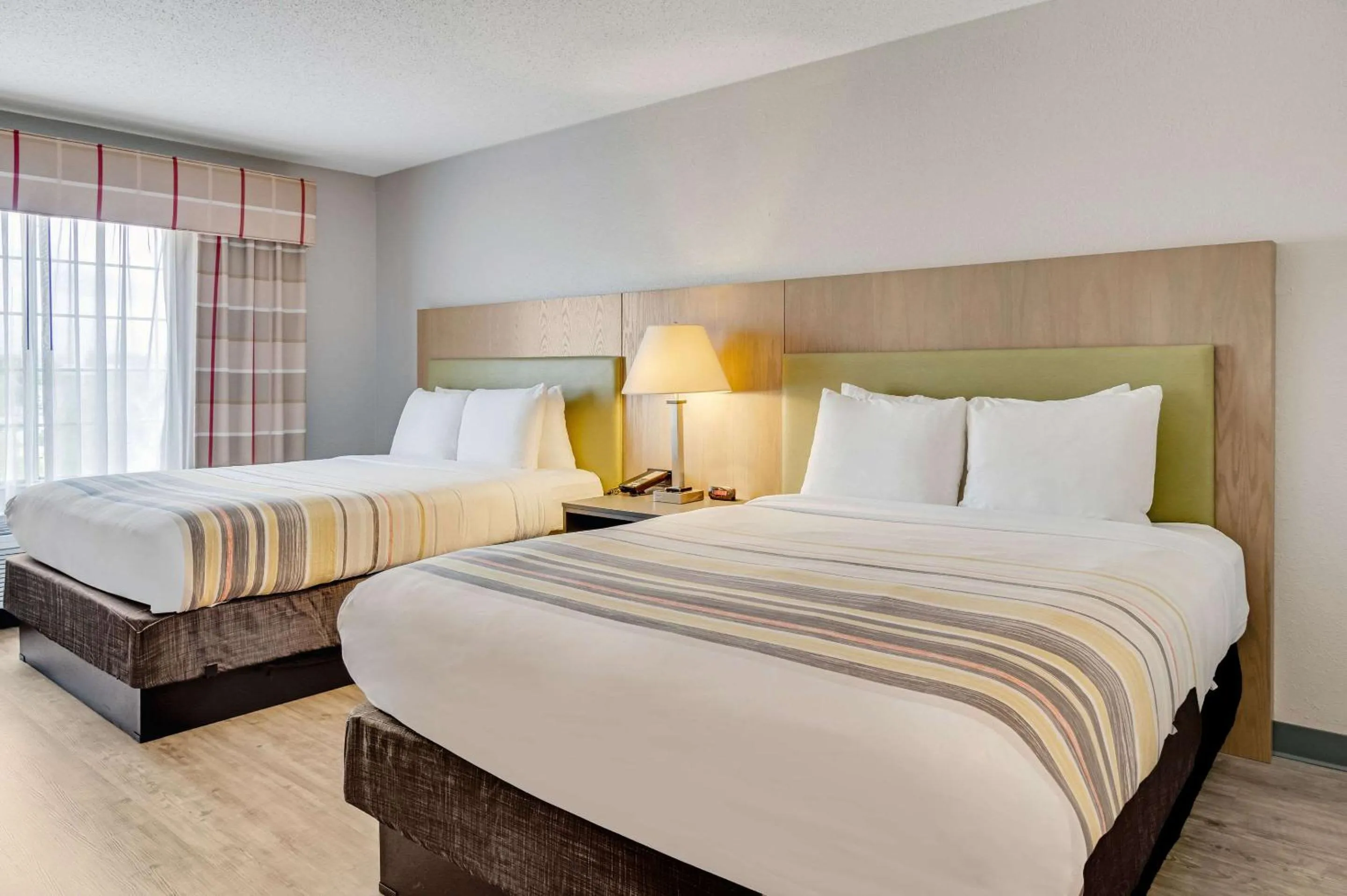 Bedroom, Bed in Country Inn & Suites by Radisson, Grand Rapids Airport, MI