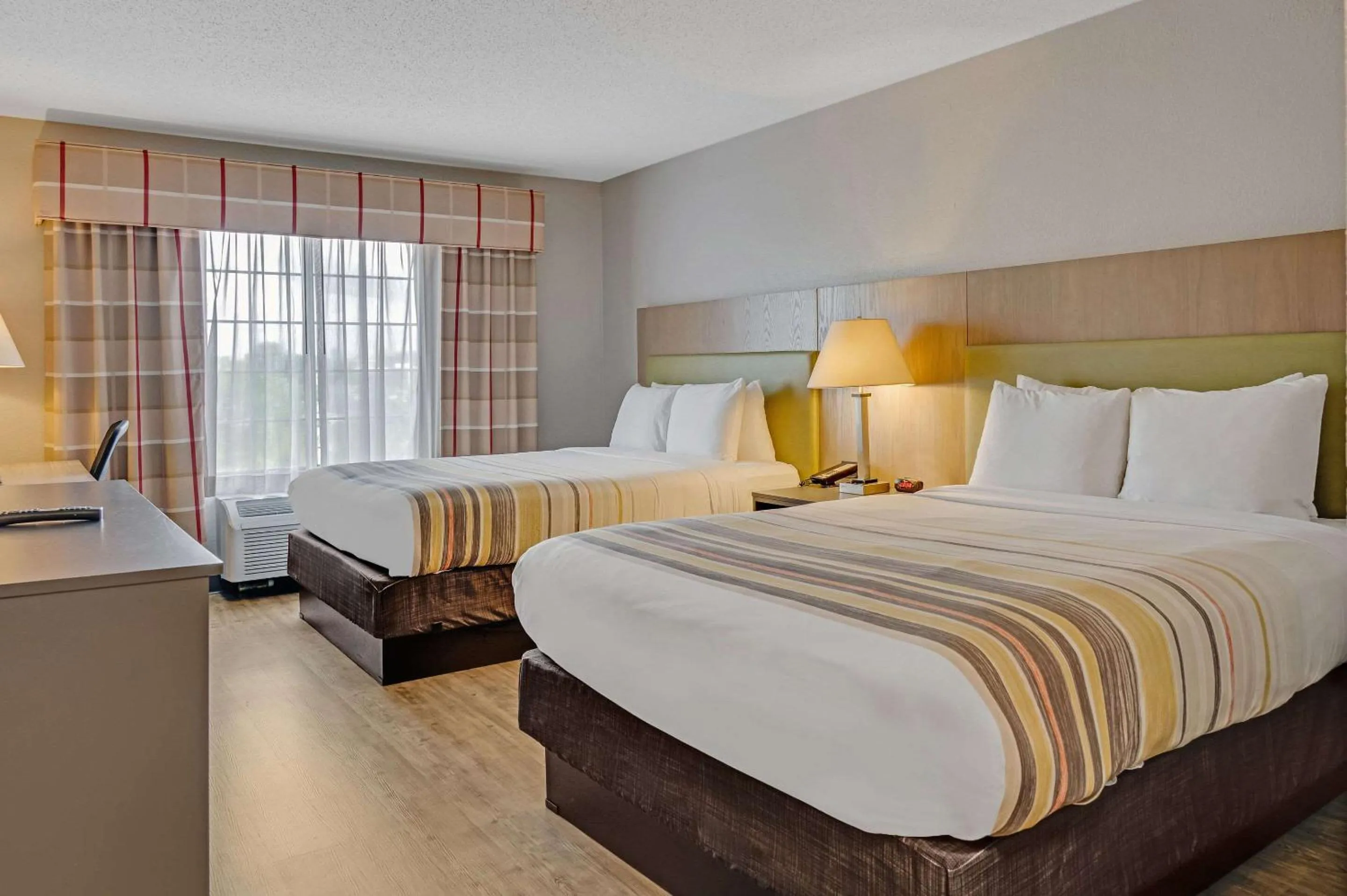 Bedroom, Bed in Country Inn & Suites by Radisson, Grand Rapids Airport, MI
