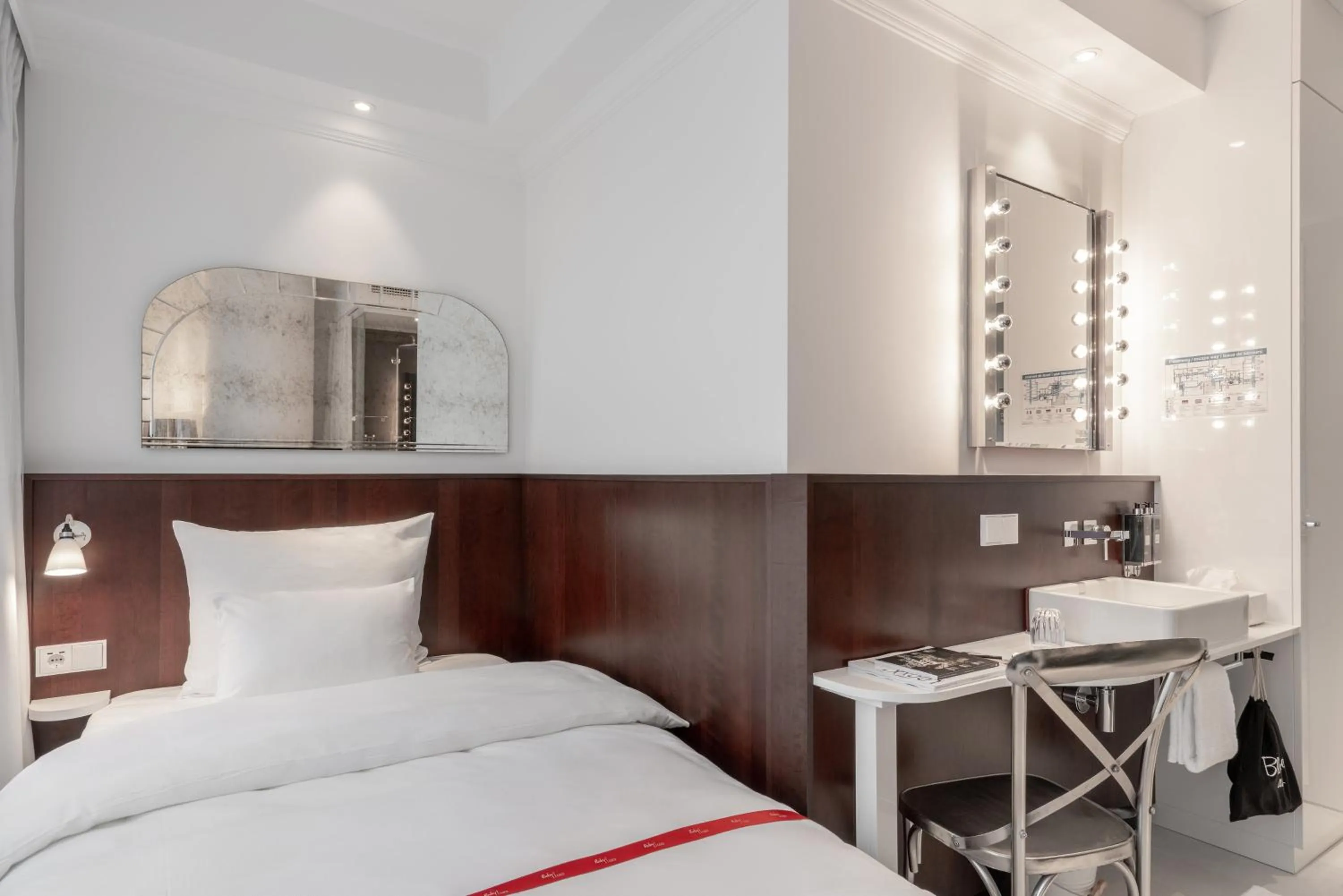 Photo of the whole room, Bed in Ruby Coco Hotel Dusseldorf