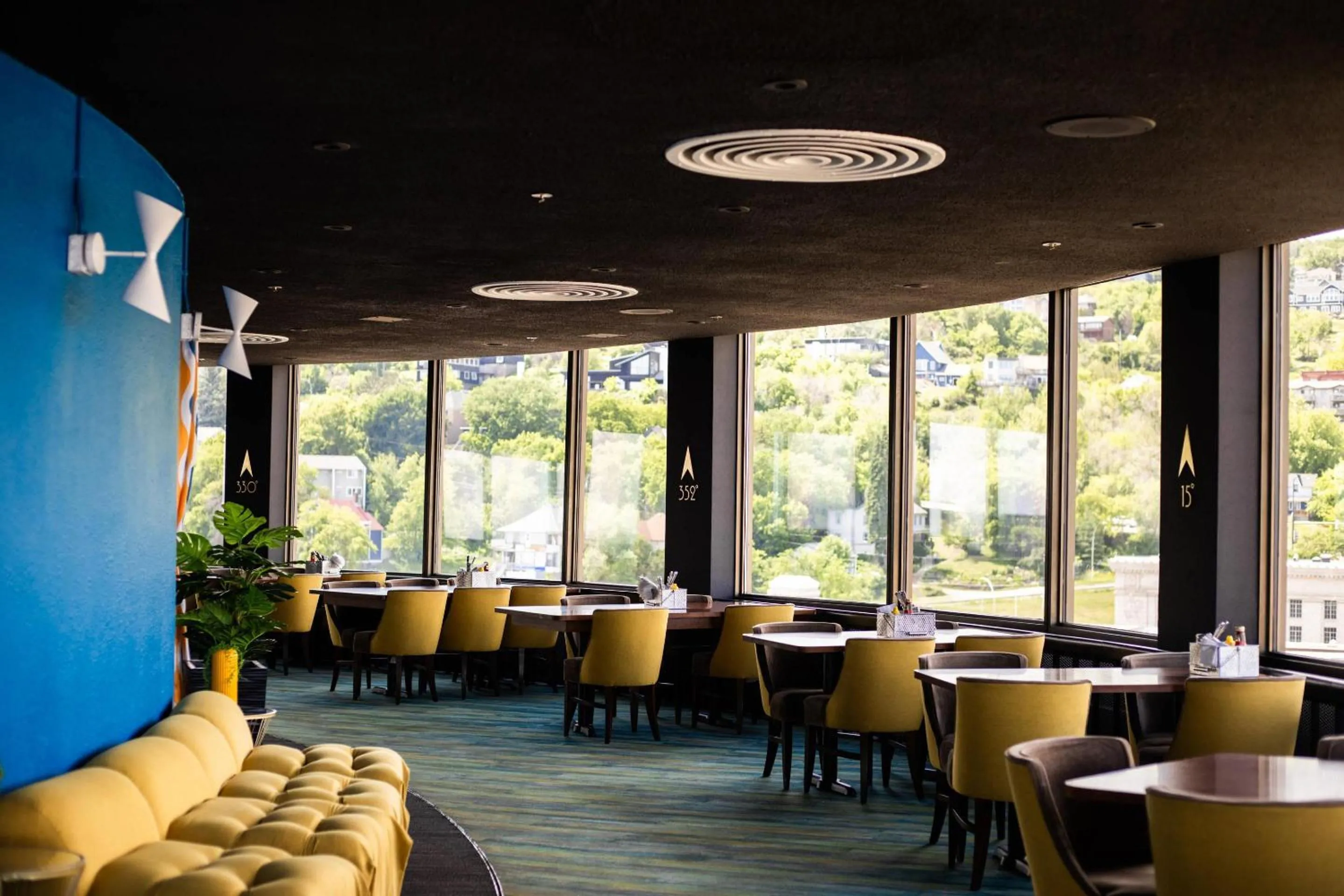 Restaurant/places to eat in Radisson Hotel Duluth-Harborview