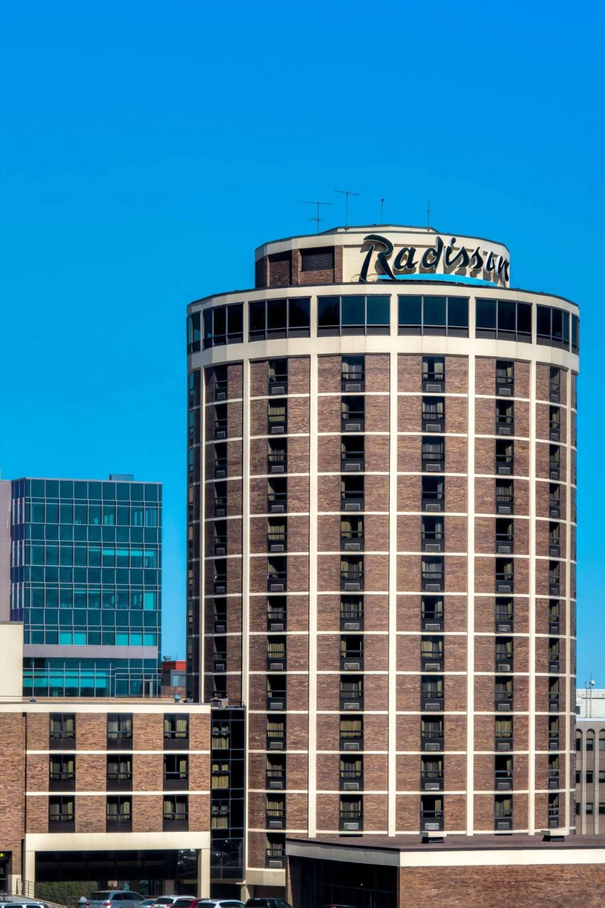 Property building in Radisson Hotel Duluth-Harborview