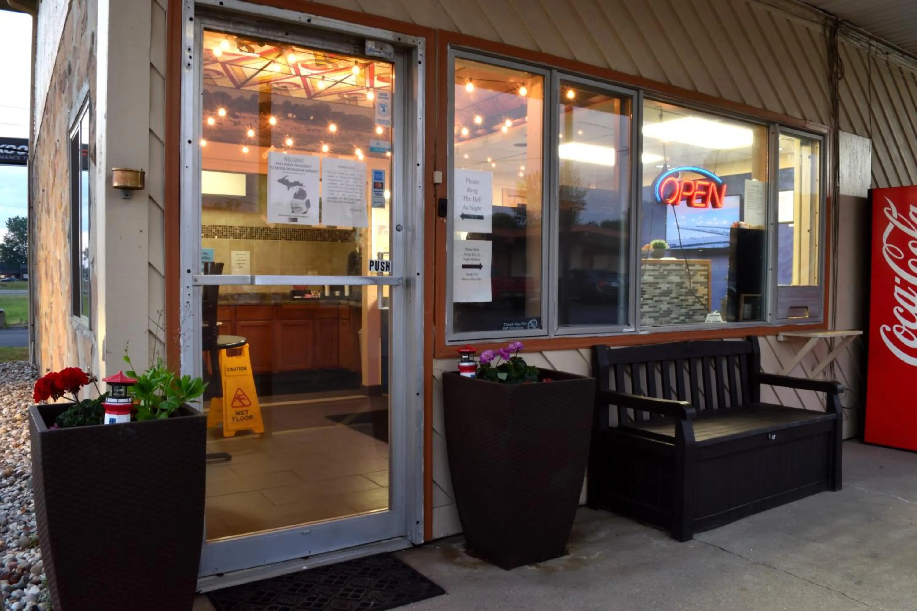 Property building in Great Lakes Inn & Suites