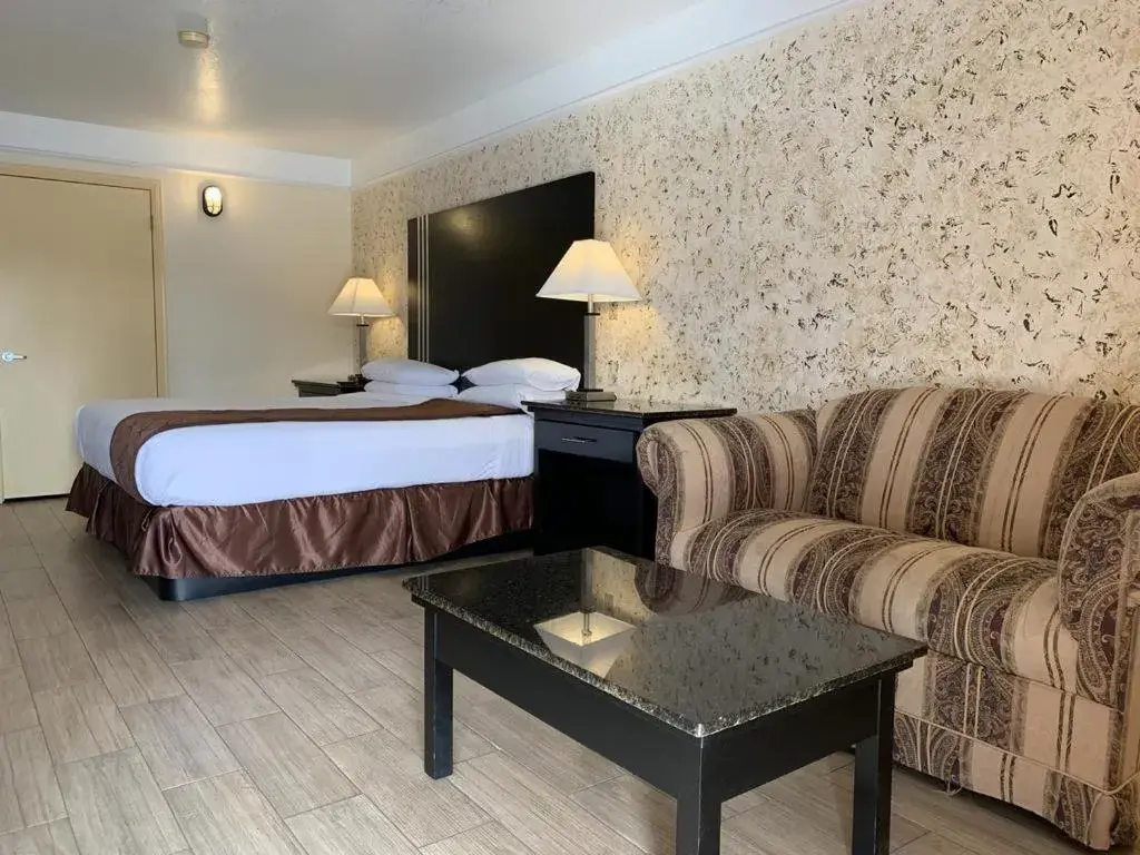 King Room - Non-Smoking in Texas Inn & Suites Pharr/San Juan King Room - Non-Smoking in Texas Inn & Suites Pharr/San Juan