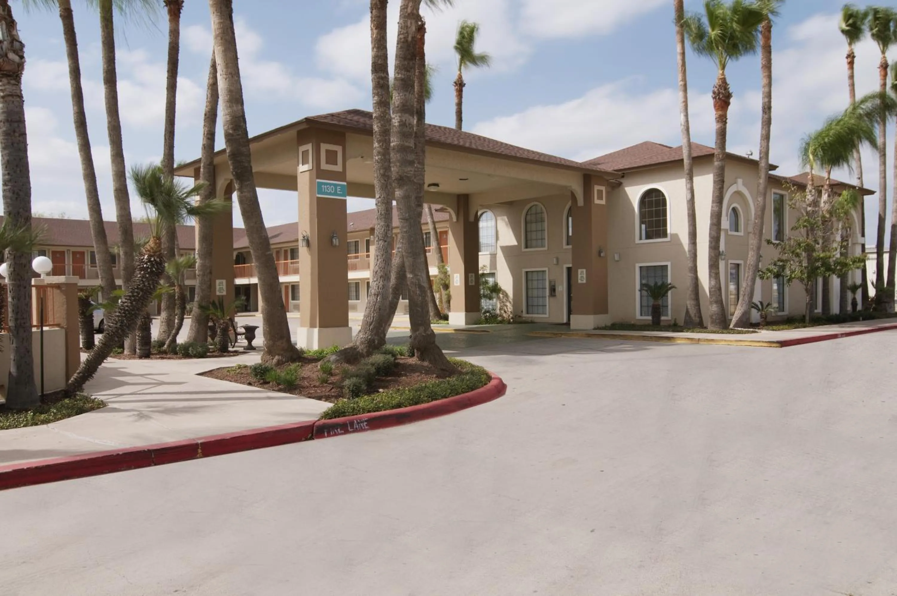 Facade/entrance in Texas Inn & Suites Pharr/San Juan