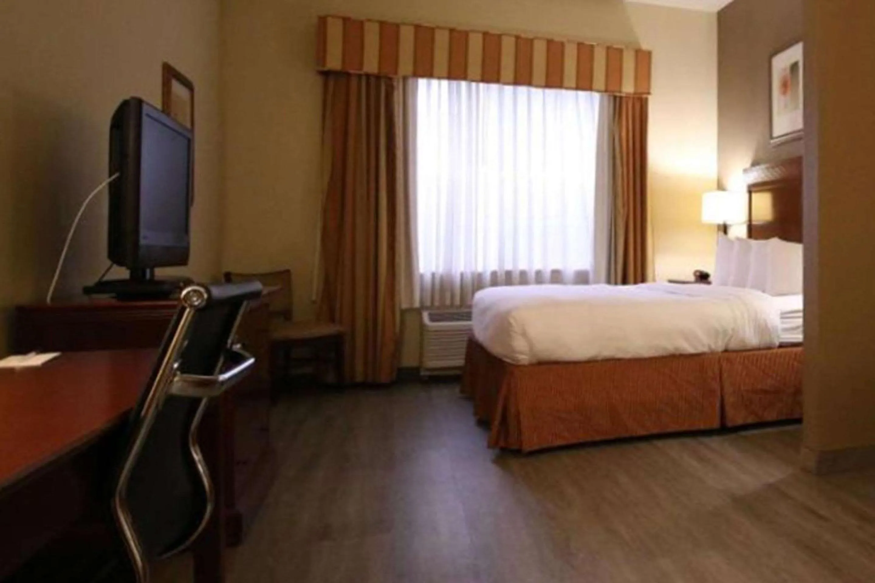 Bedroom in Seffner Inn and Suites