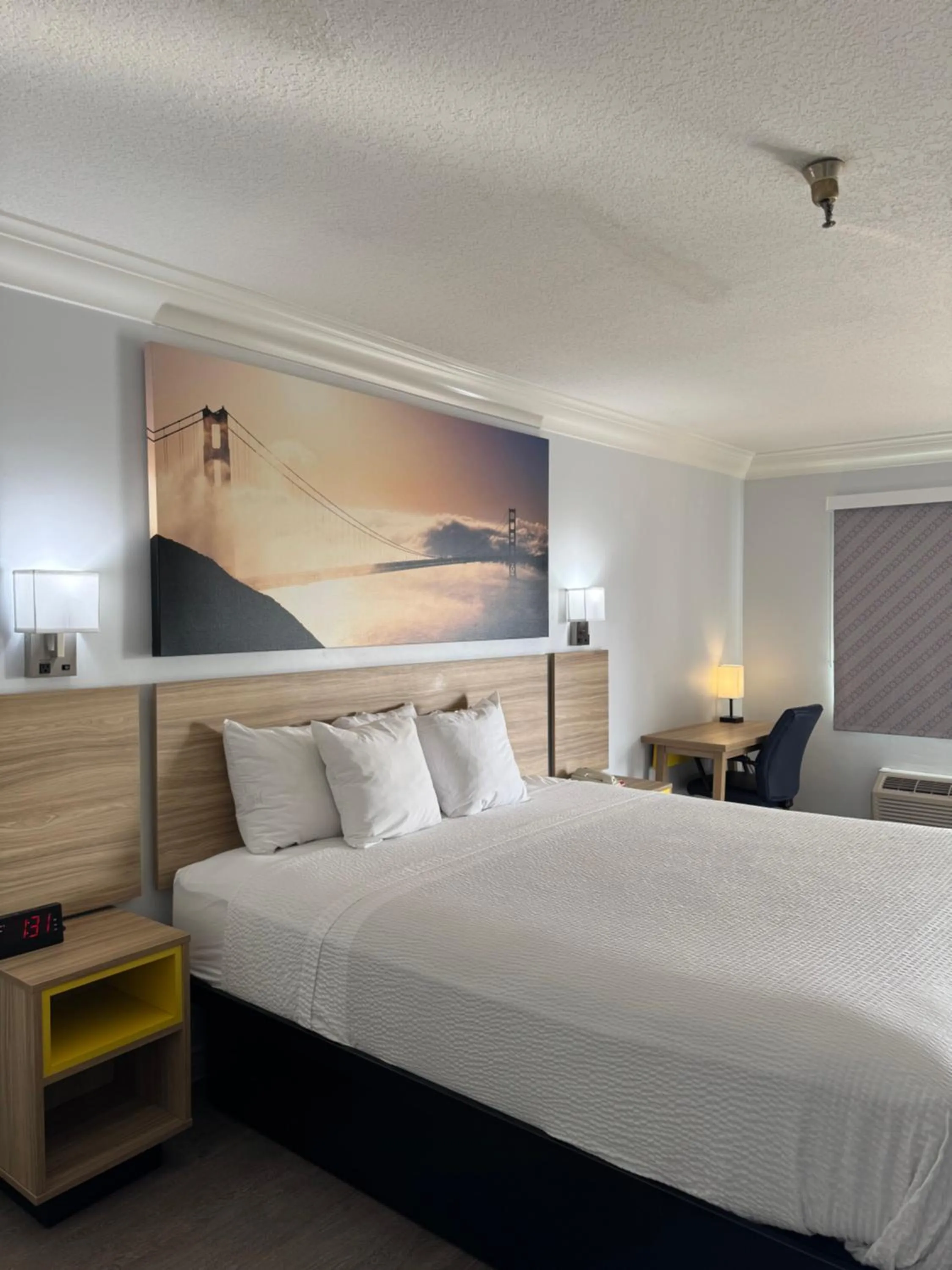 Bedroom, Bed in Days Inn by Wyndham Near City Of Hope