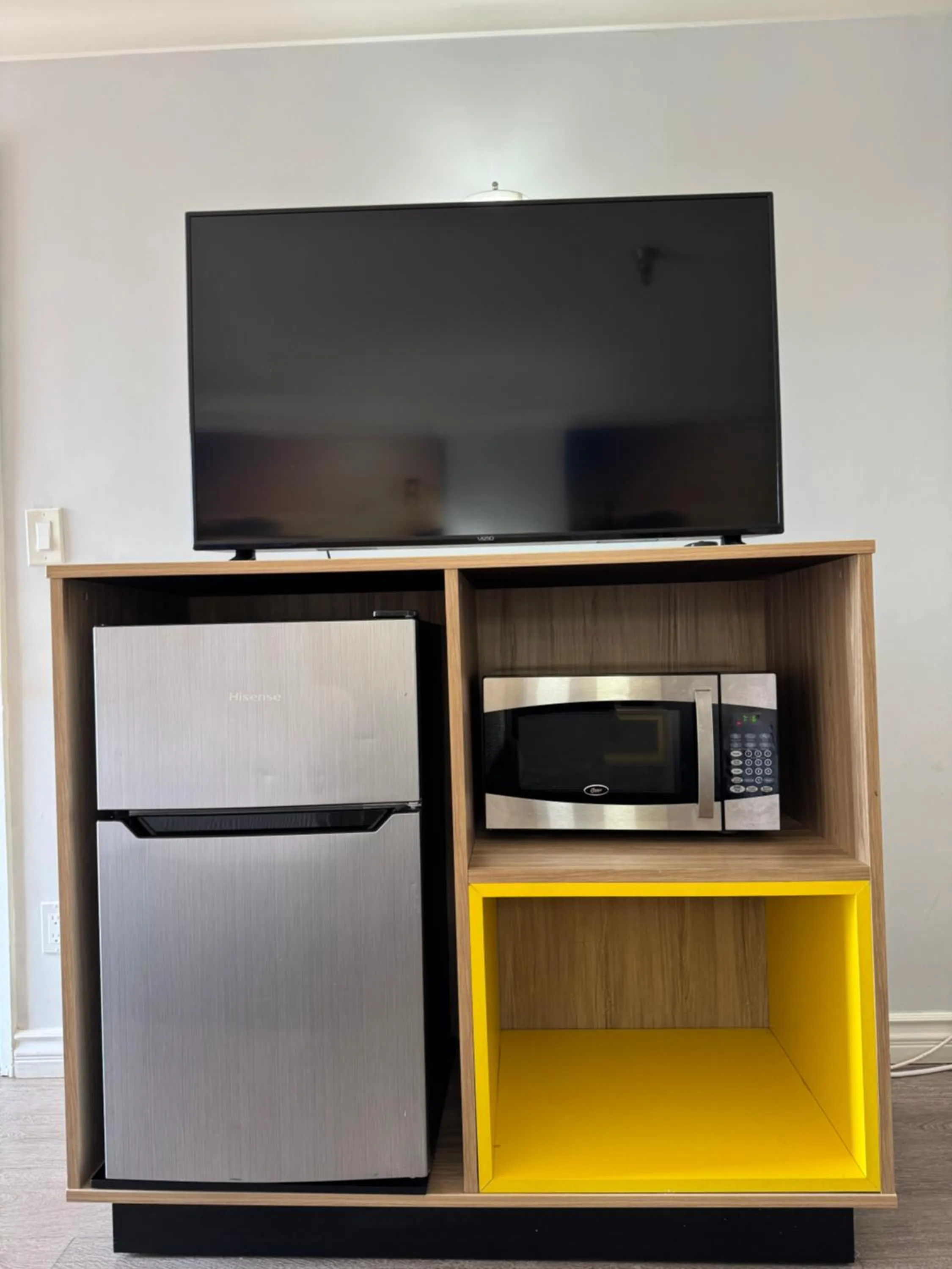 TV and multimedia in Days Inn by Wyndham Near City Of Hope