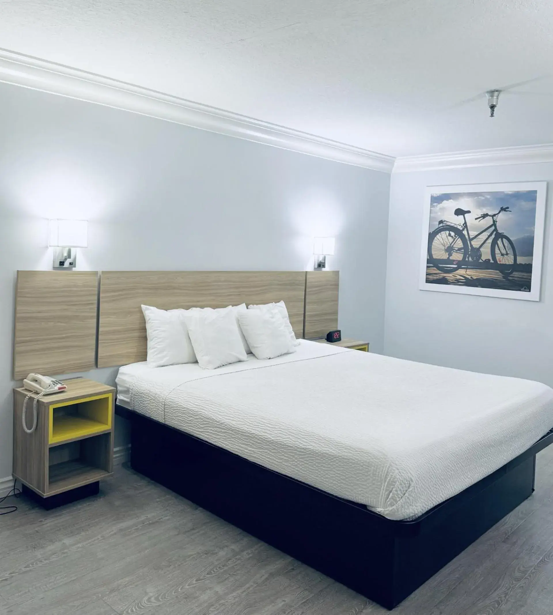 King Room with Refrigerator and Microwave - Non-Smoking in Days Inn by Wyndham Near City Of Hope King Room with Refrigerator and Microwave - Non-Smoking in Days Inn by Wyndham Near City Of Hope