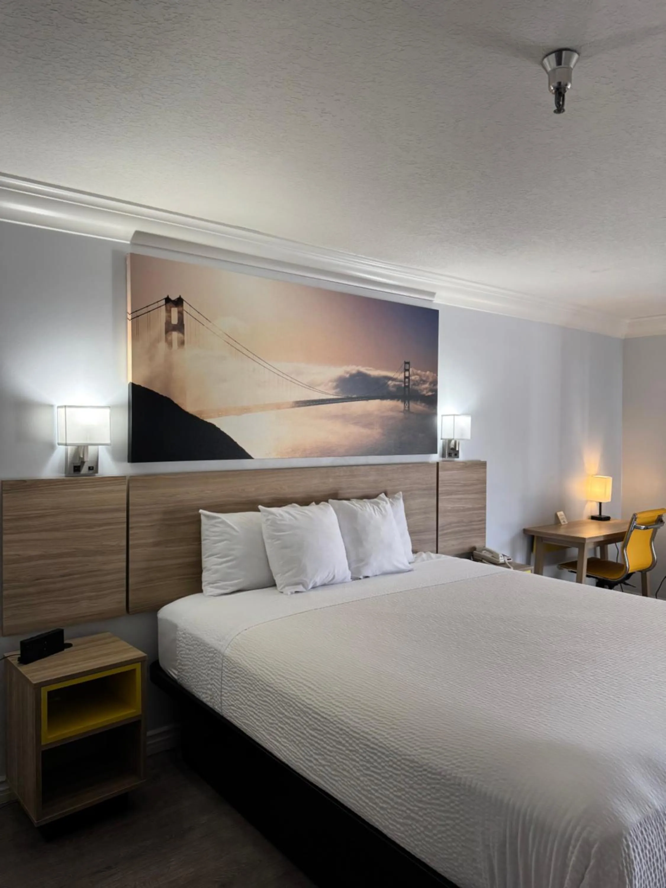 Bedroom, Bed in Days Inn by Wyndham Near City Of Hope