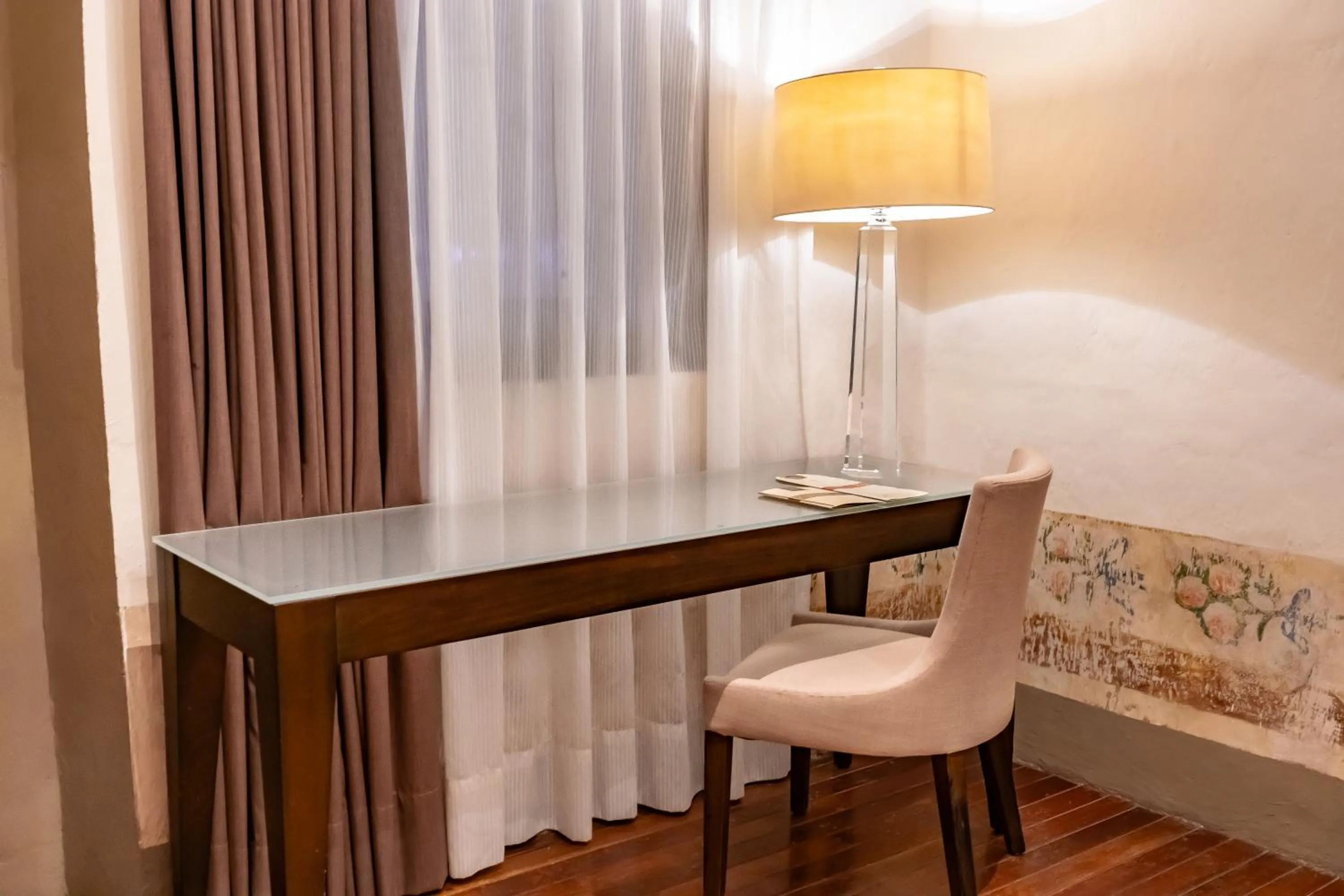 Living room, Bed in Quinta Real Puebla