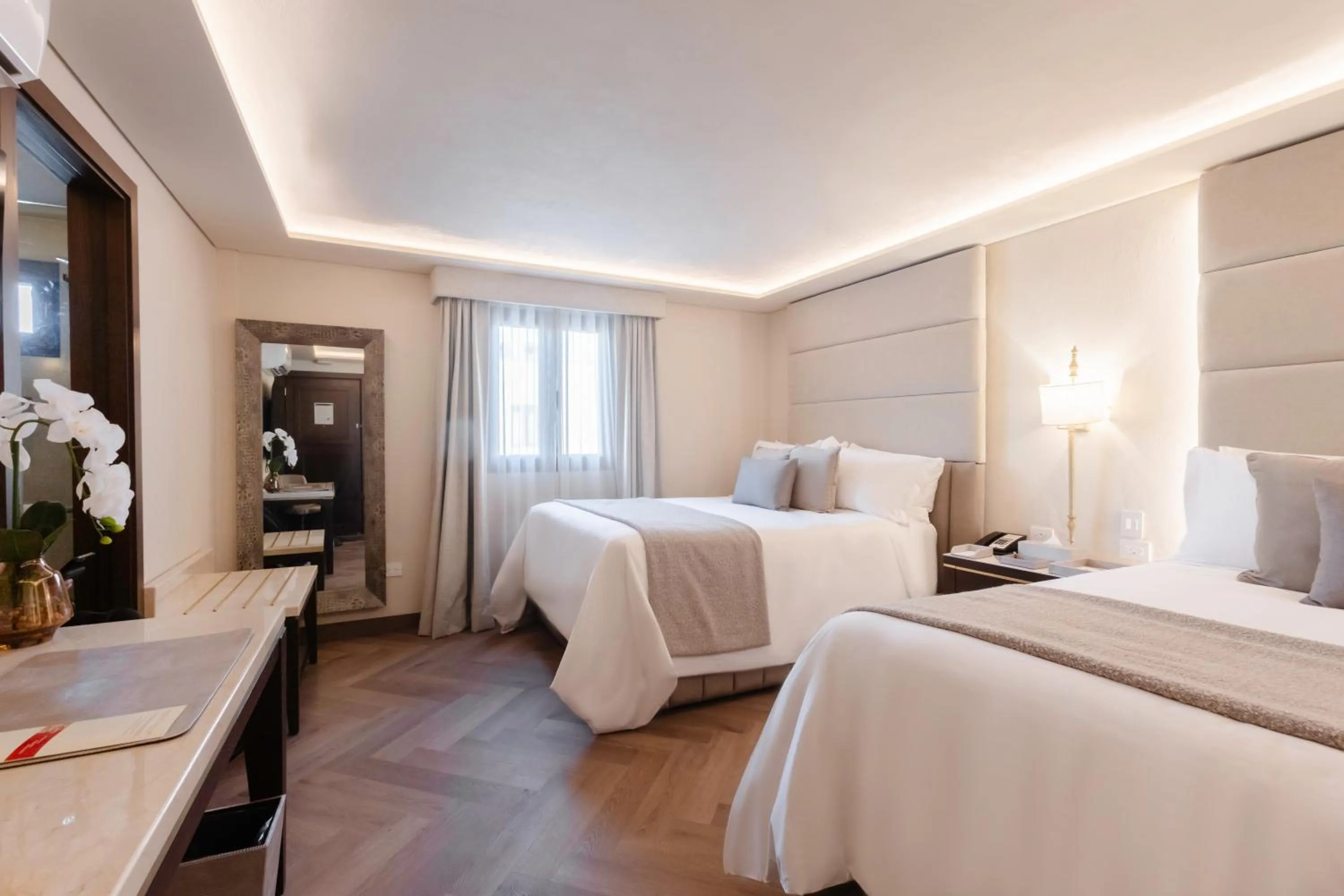 Photo of the whole room, Bed in Quinta Real Puebla