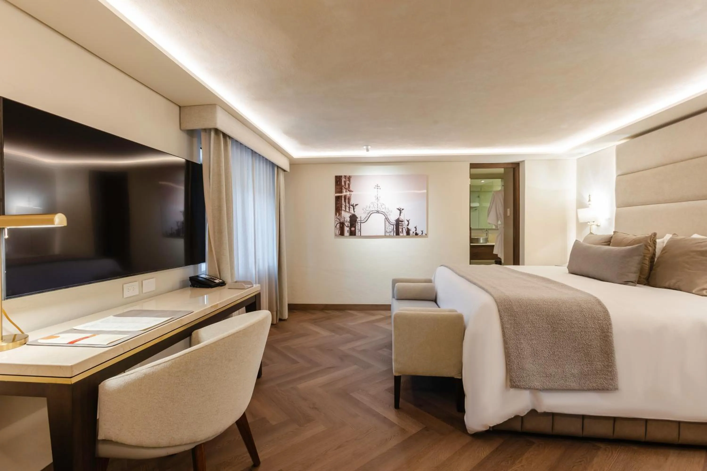 Photo of the whole room, Bed in Quinta Real Puebla