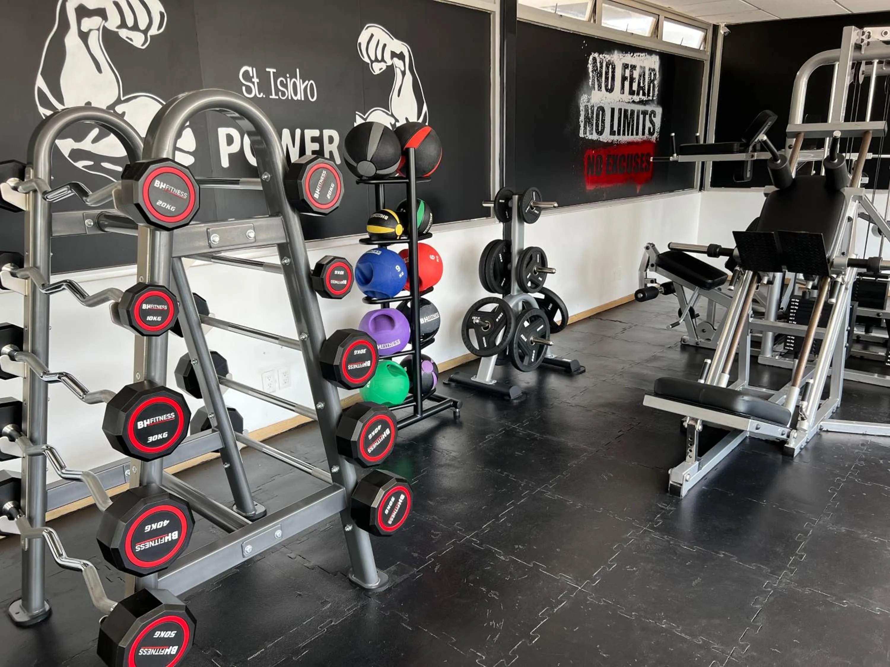 Fitness centre/facilities in St Isidro Suites Corporate Housing SPA & Wellness Center