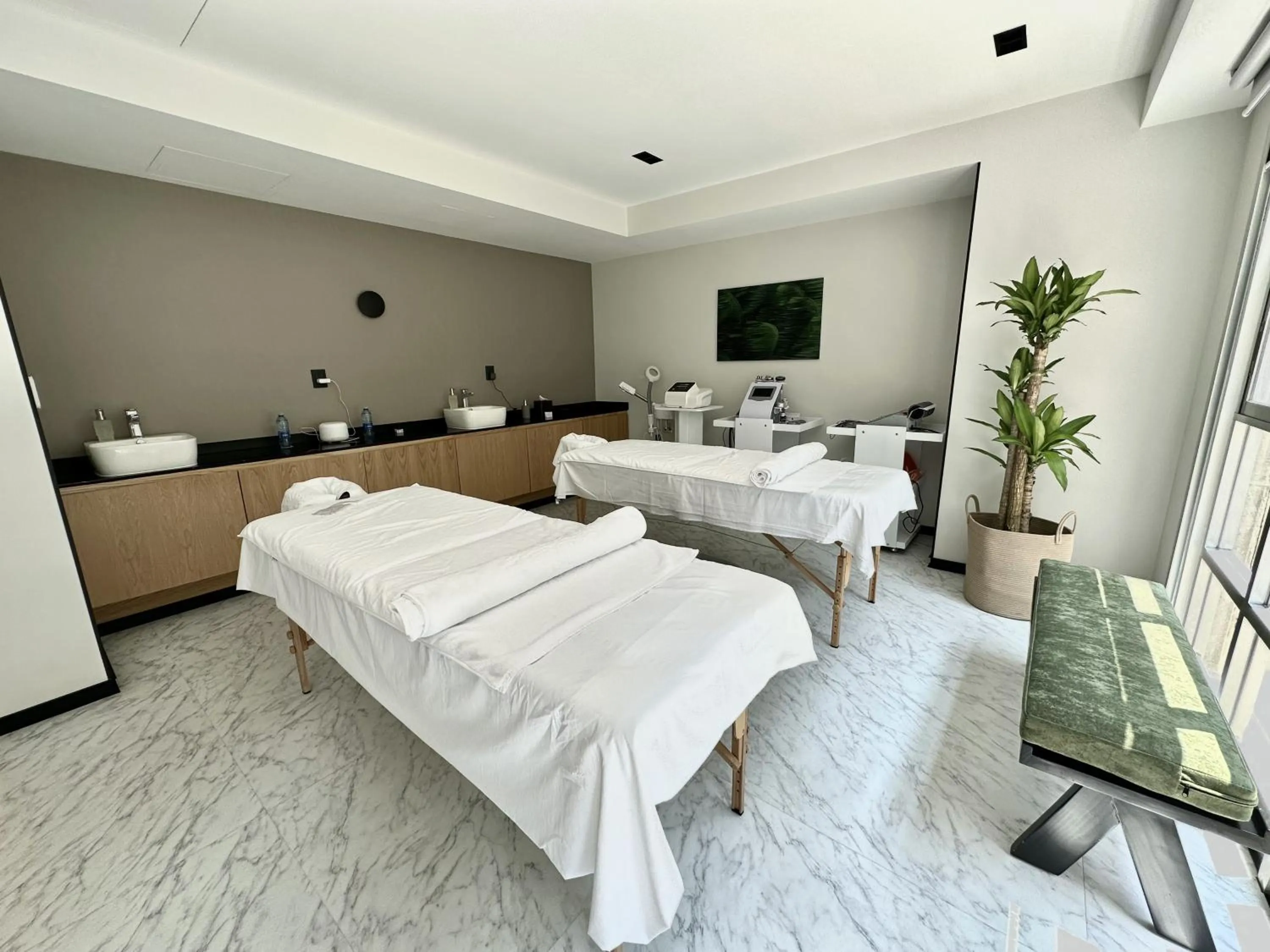 Spa and wellness centre/facilities in St Isidro Suites Corporate Housing SPA & Wellness Center
