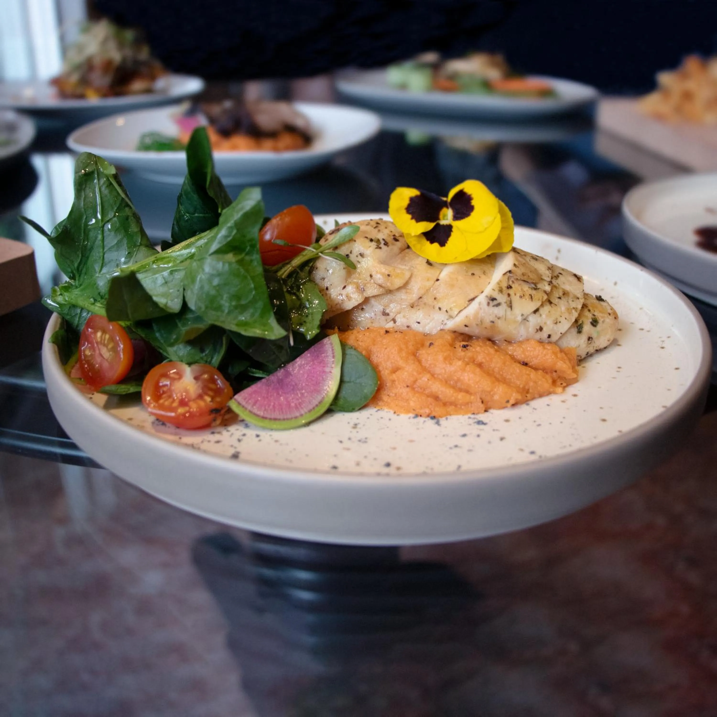 Restaurant/places to eat in St Isidro Suites Corporate Housing SPA & Wellness Center