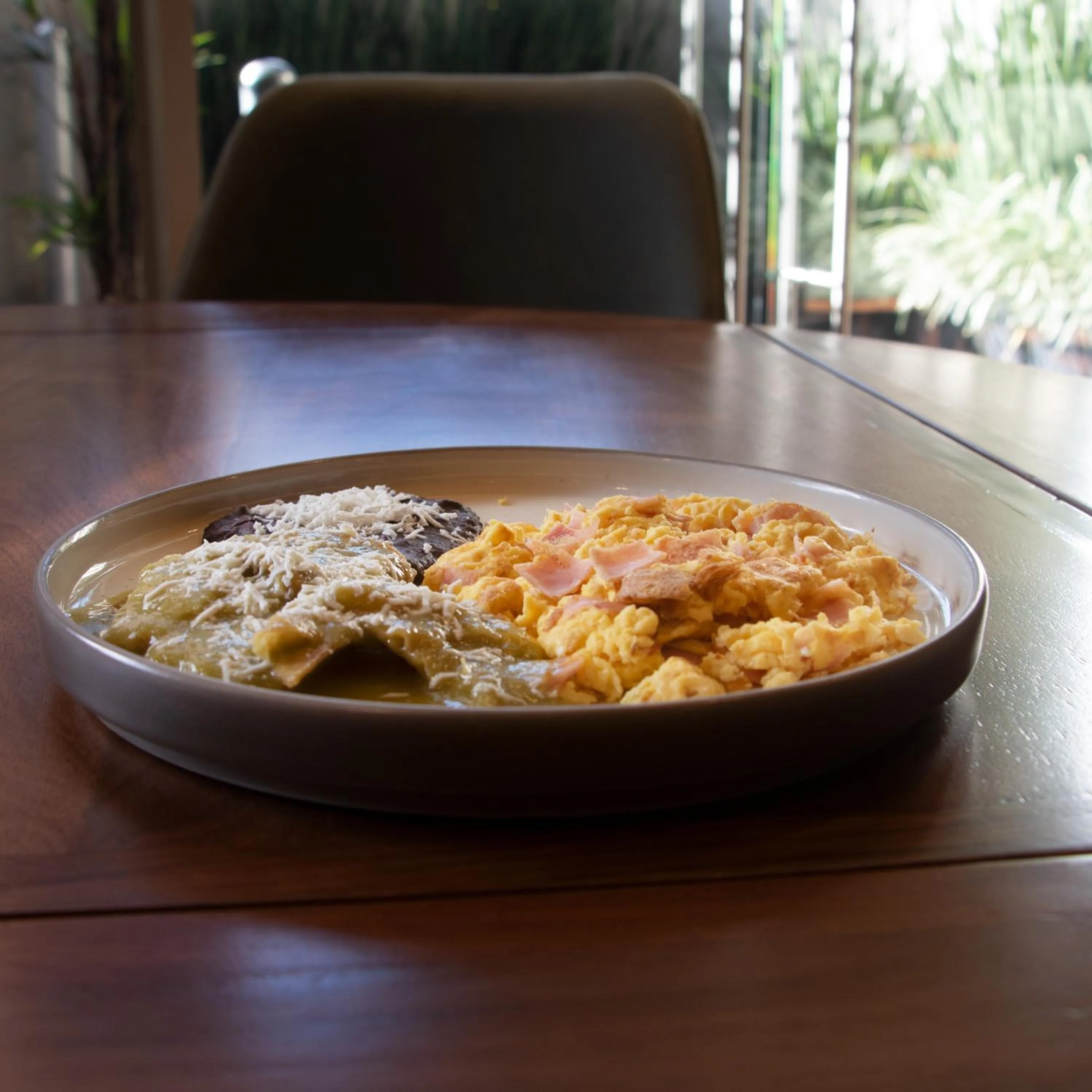 Restaurant/places to eat in St Isidro Suites Corporate Housing SPA & Wellness Center