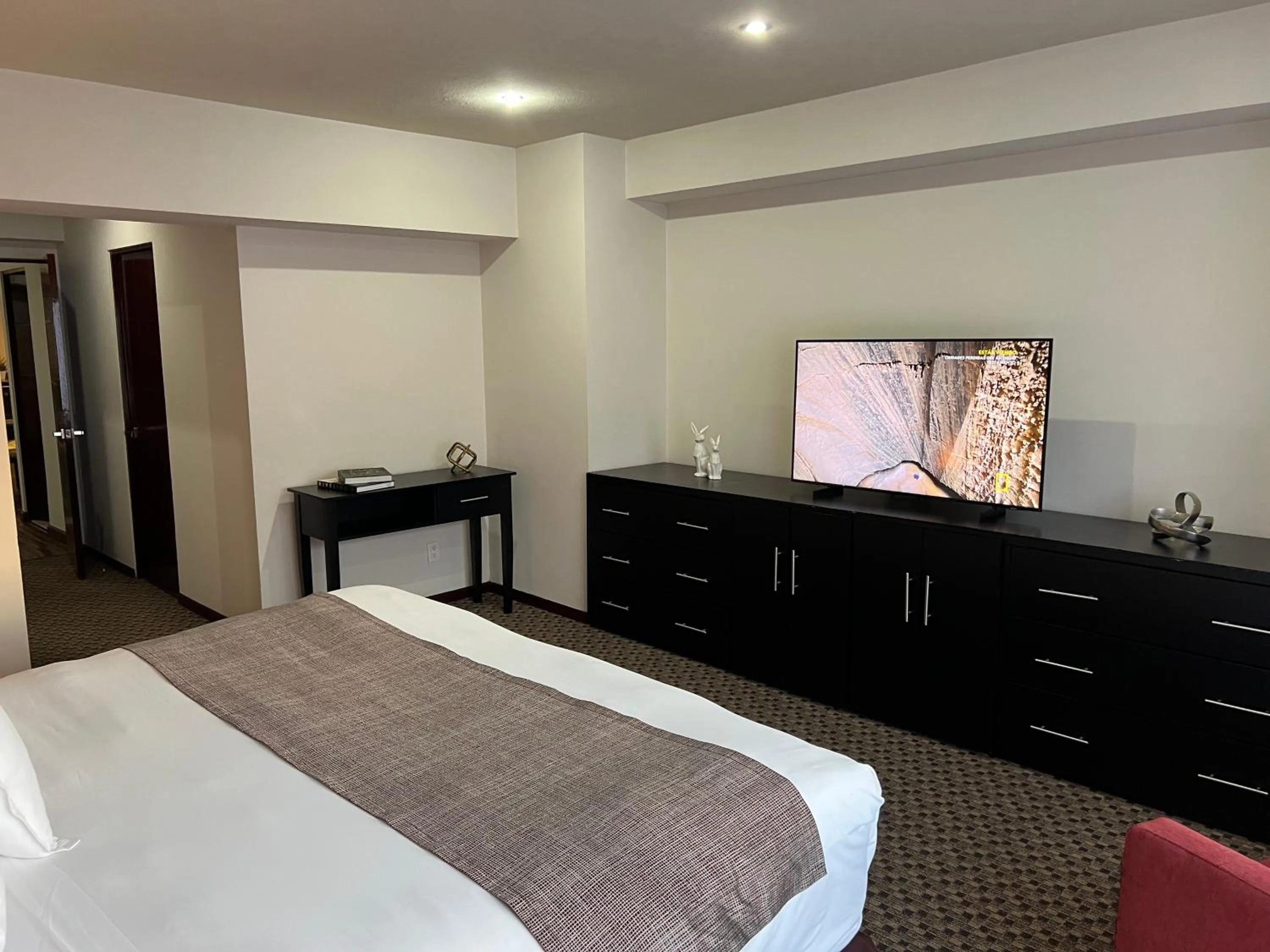 Communal lounge/ TV room, Bed in St Isidro Suites Corporate Housing SPA & Wellness Center