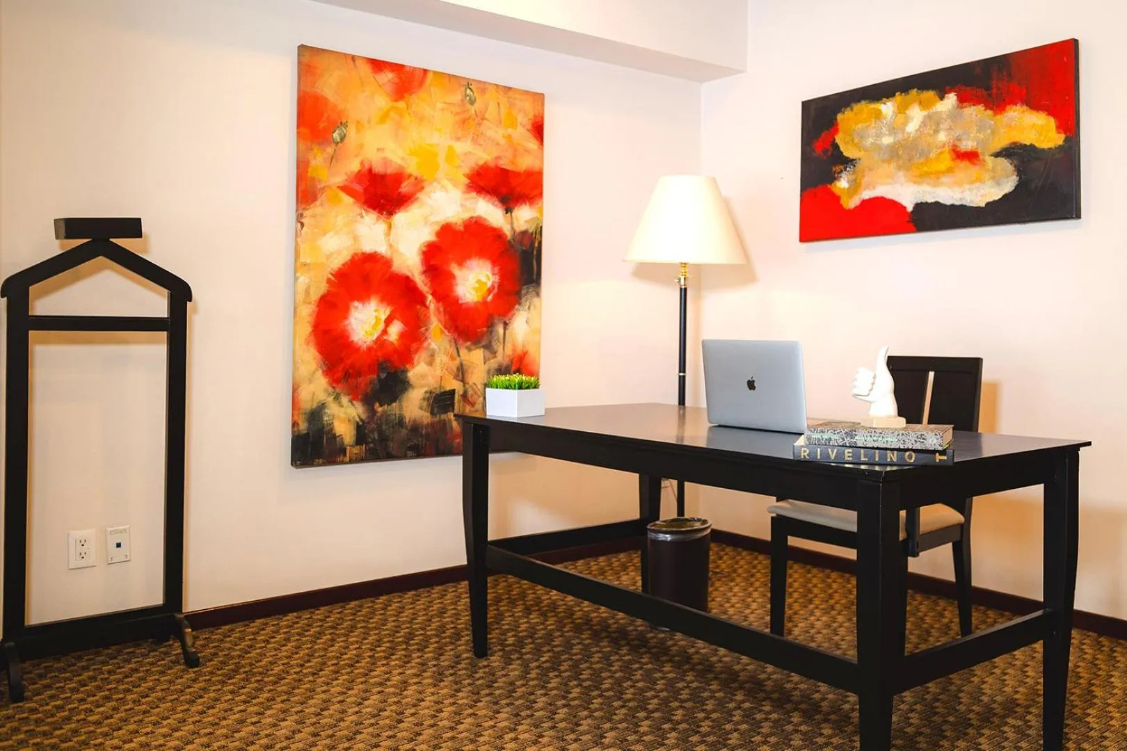 Seating area in St Isidro Suites Corporate Housing SPA & Wellness Center