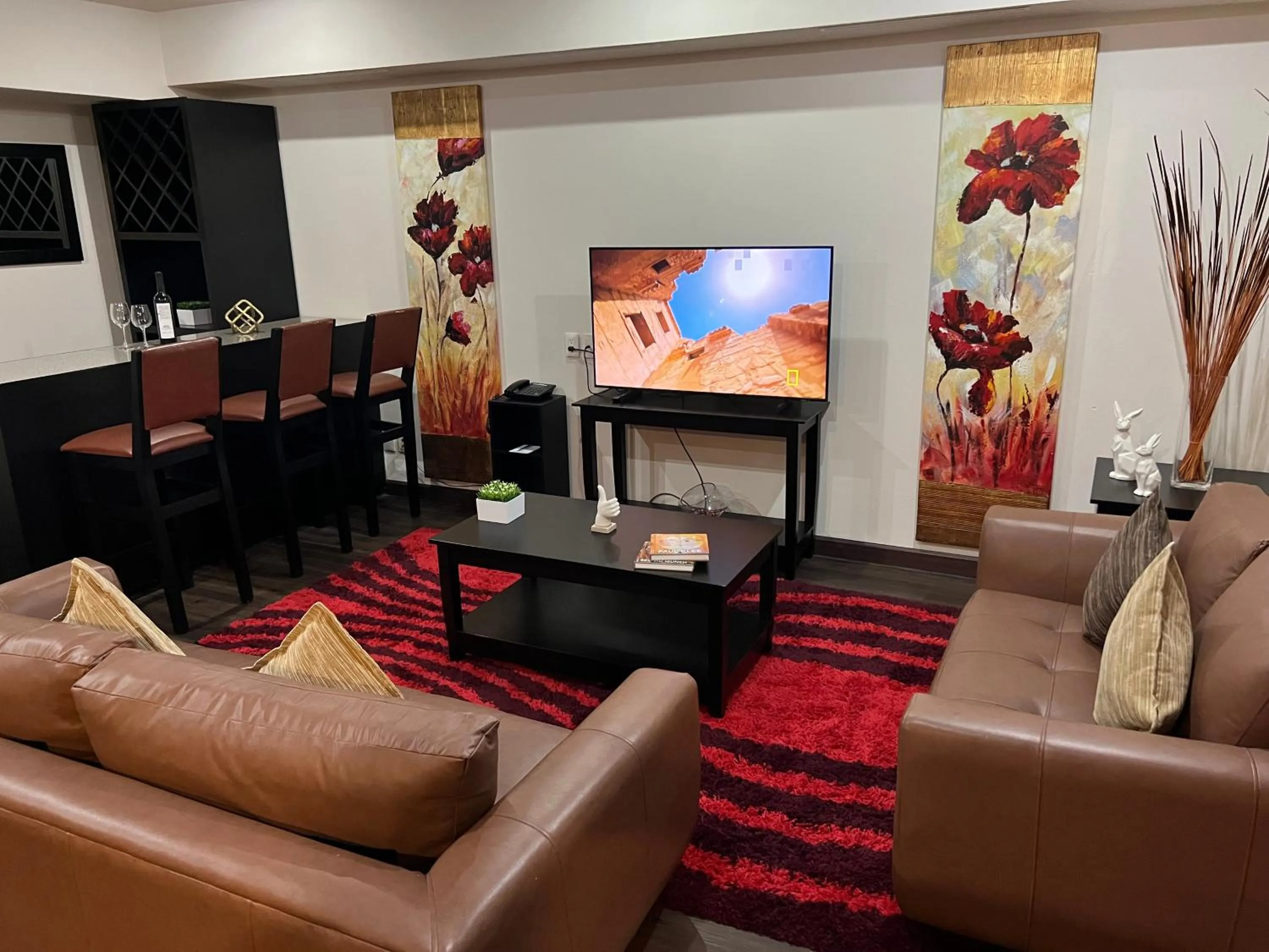Communal lounge/ TV room in St Isidro Suites Corporate Housing SPA & Wellness Center