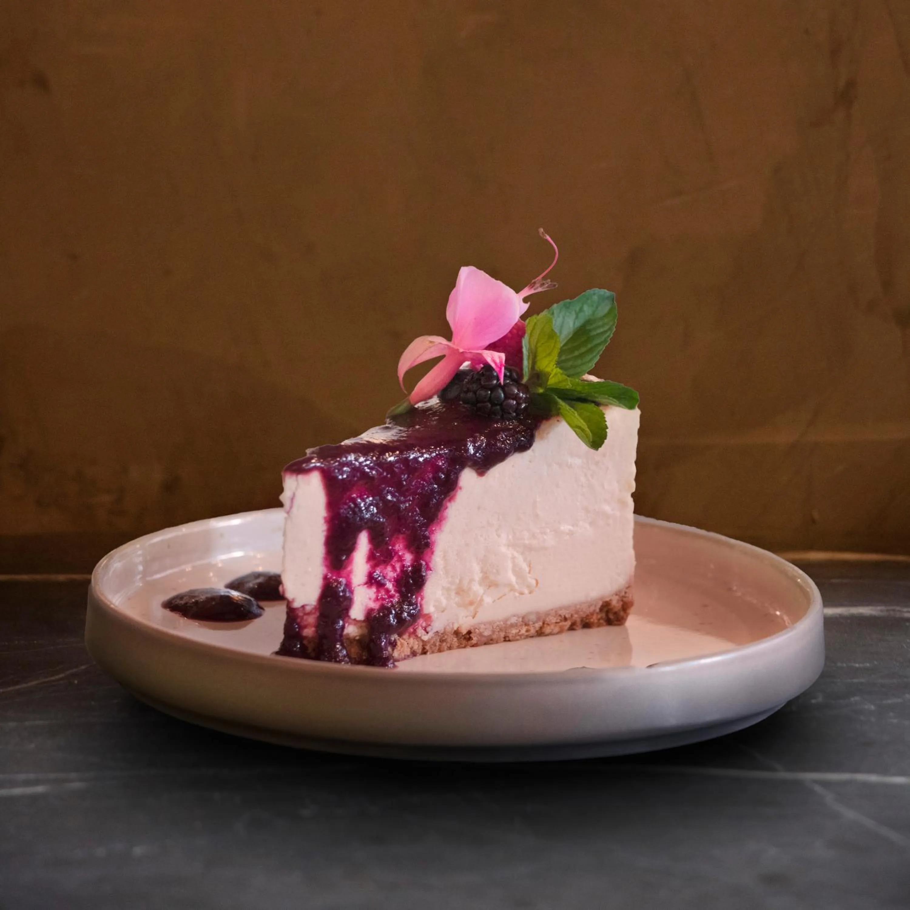 Restaurant/places to eat in St Isidro Suites Corporate Housing SPA & Wellness Center