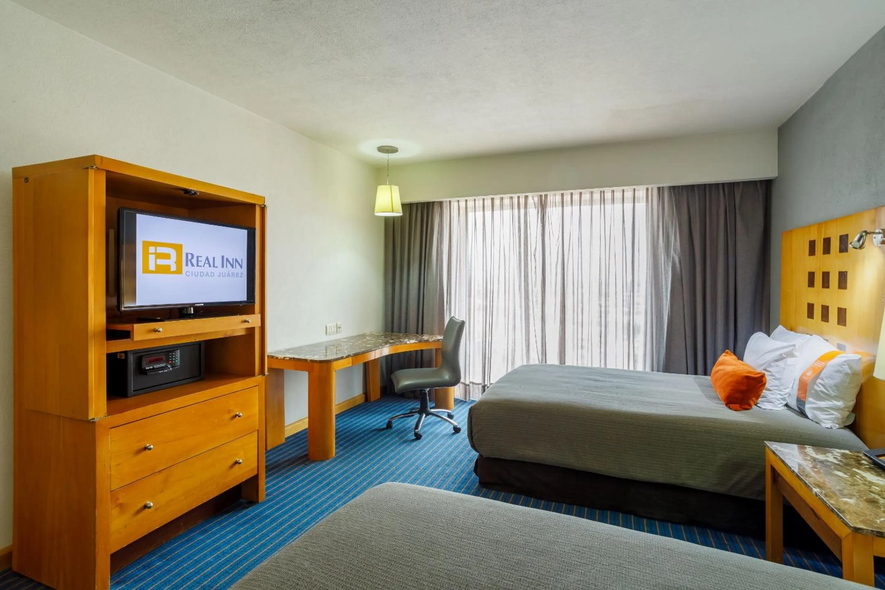 Photo of the whole room in Real Inn Ciudad Juarez by the USA Consulate