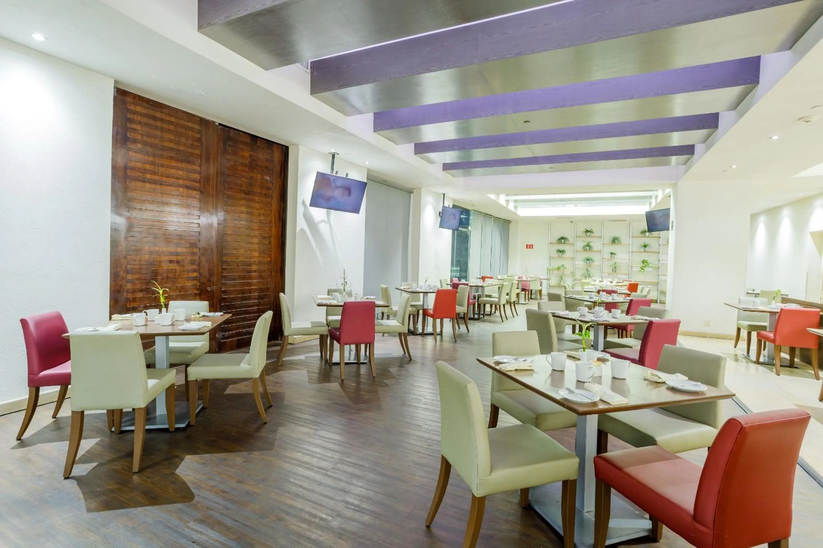 Restaurant/places to eat in Real Inn Ciudad Juarez by the USA Consulate