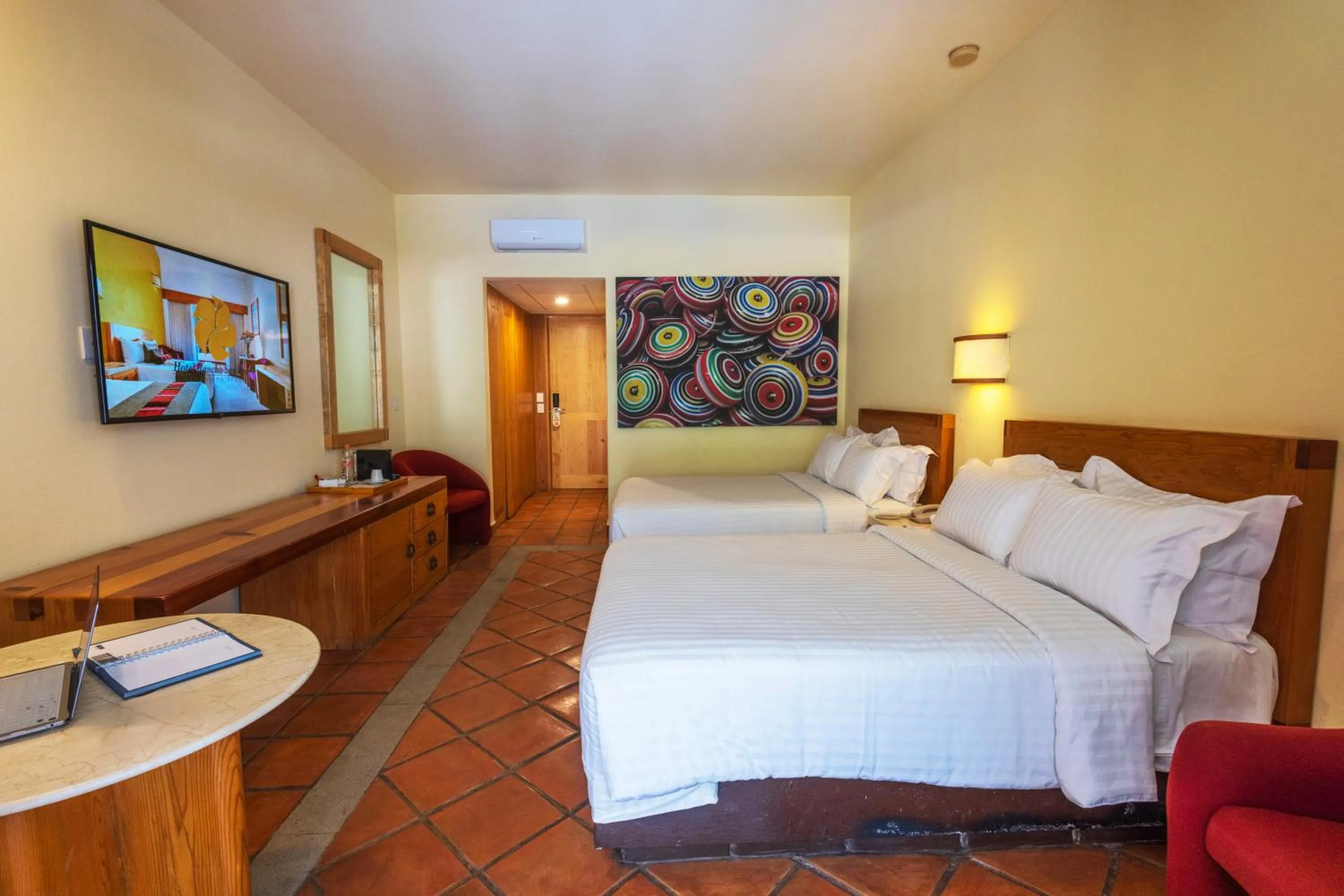 Bed in Hotel Rancho San Diego Grand Spa Resort