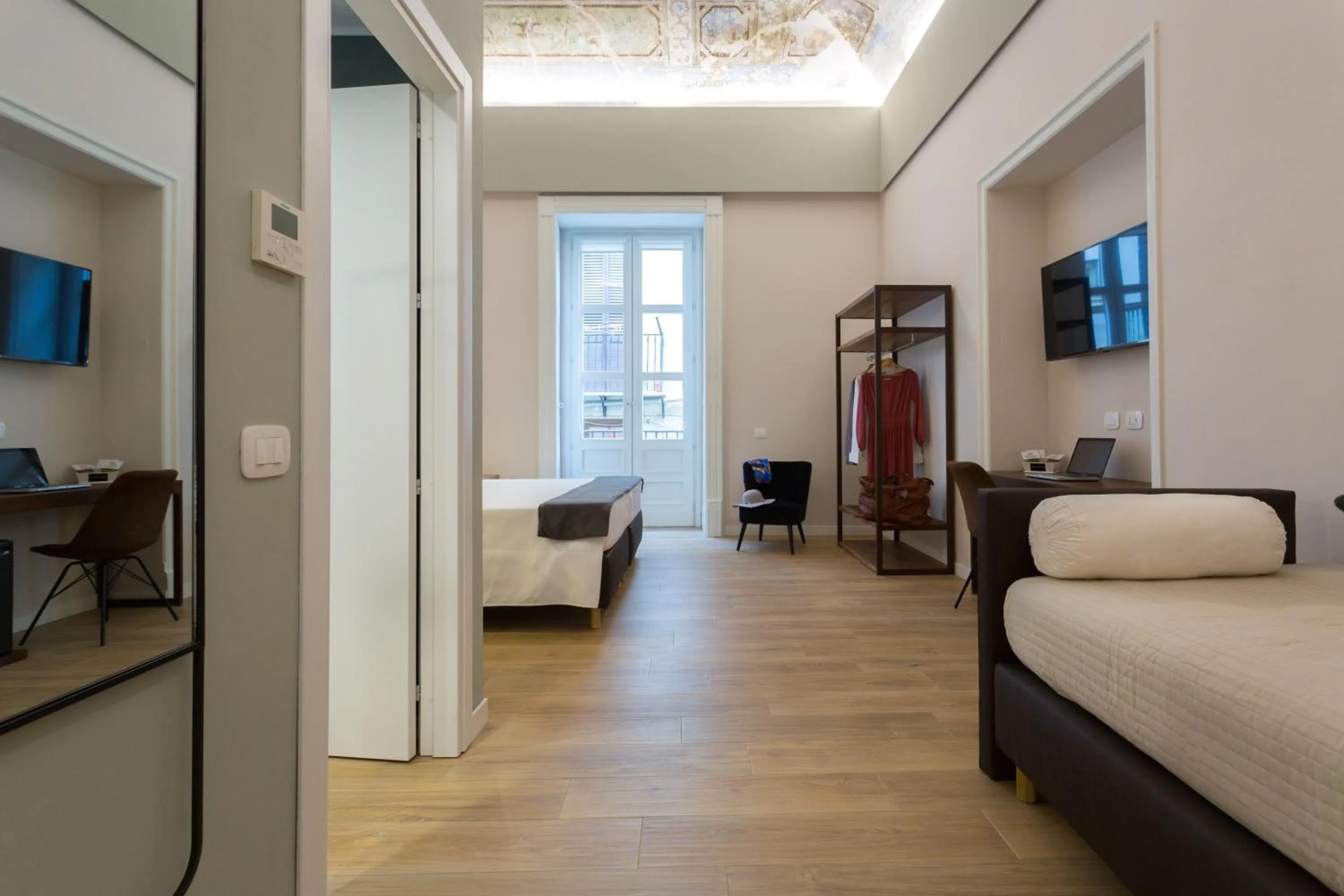 Photo of the whole room, Bed in Bellaroto Suite & SPA