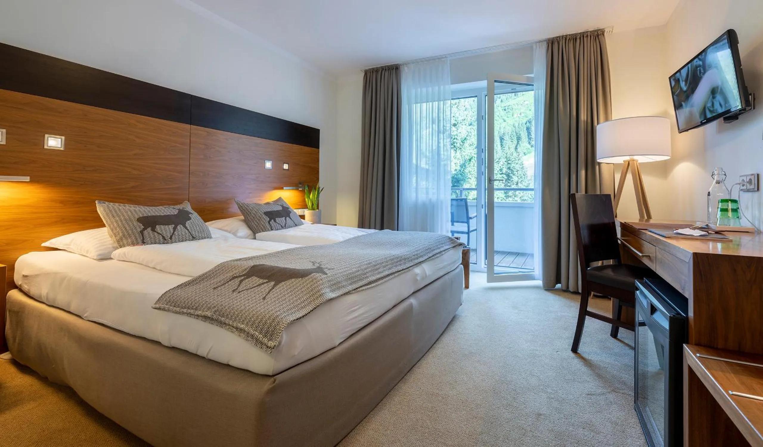 Bed in Hotel Residenz Hochalm - SKI IN -SKI OUT