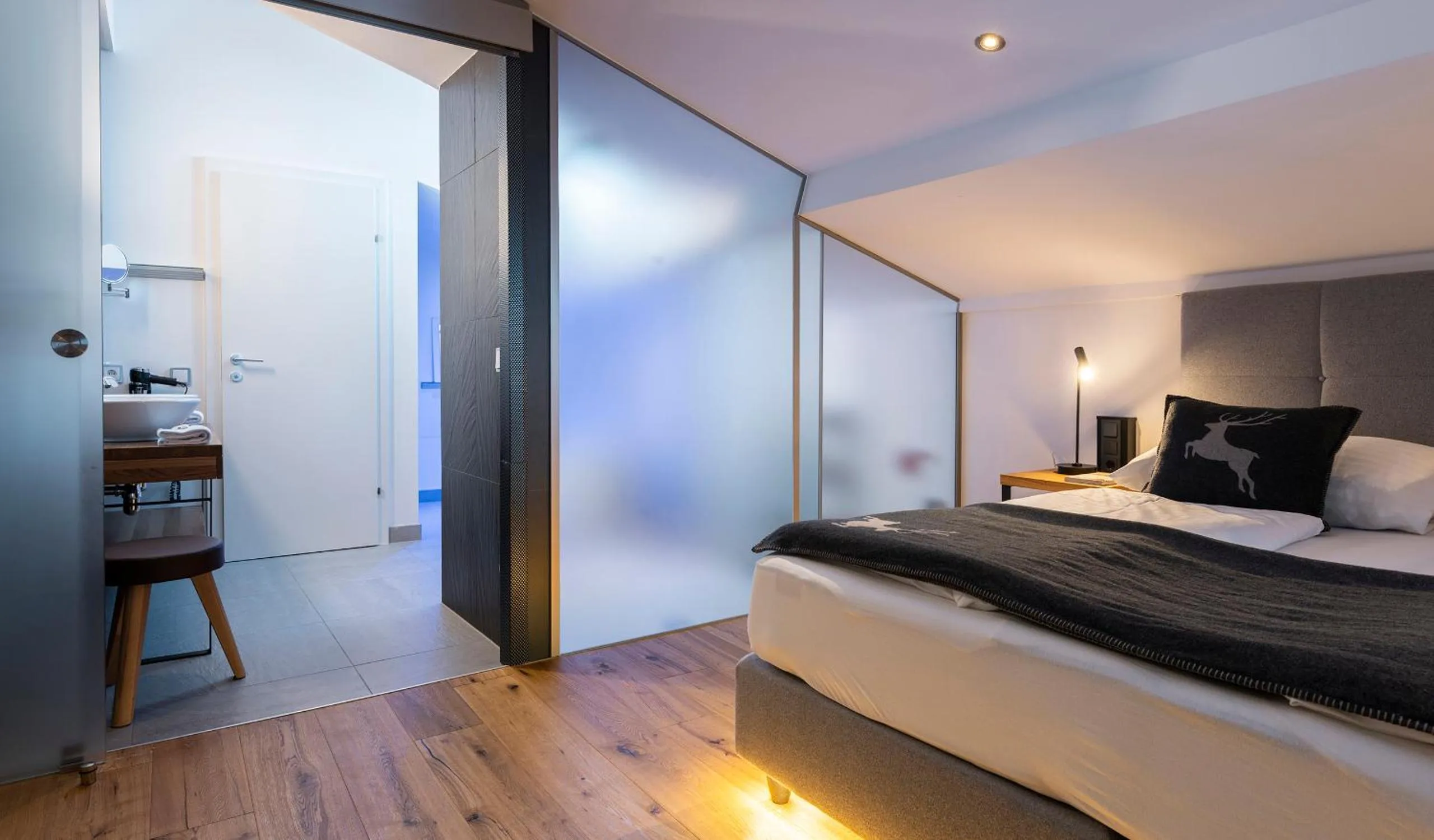 Bed in Hotel Residenz Hochalm - SKI IN -SKI OUT