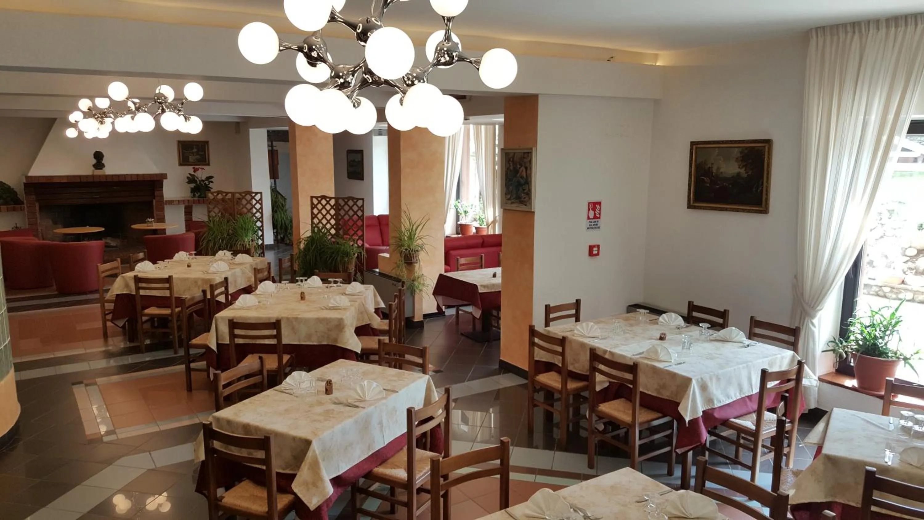 Restaurant/places to eat in Hotel del Lago Ampollino