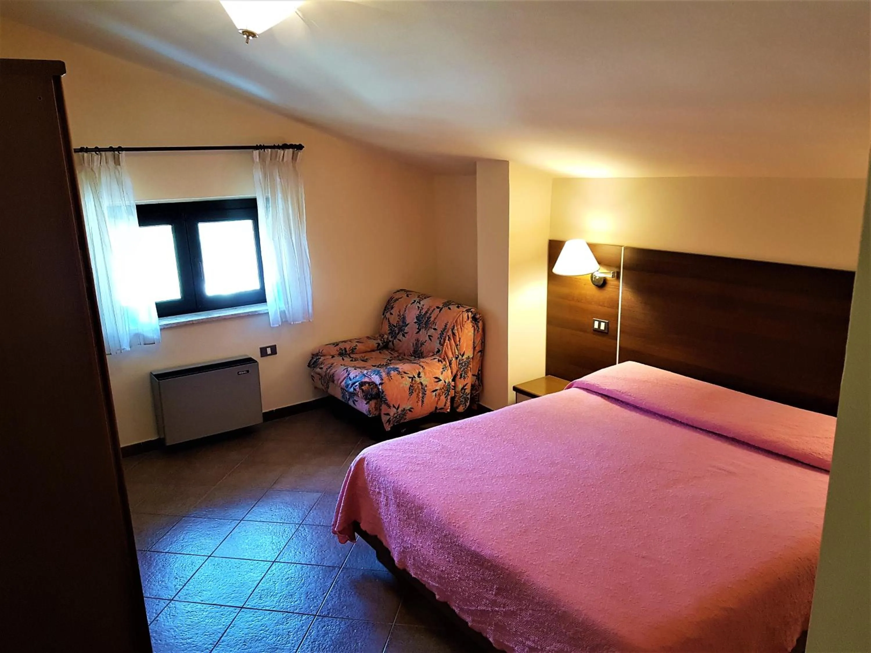 Bedroom, Bed in Hotel del Lago Ampollino