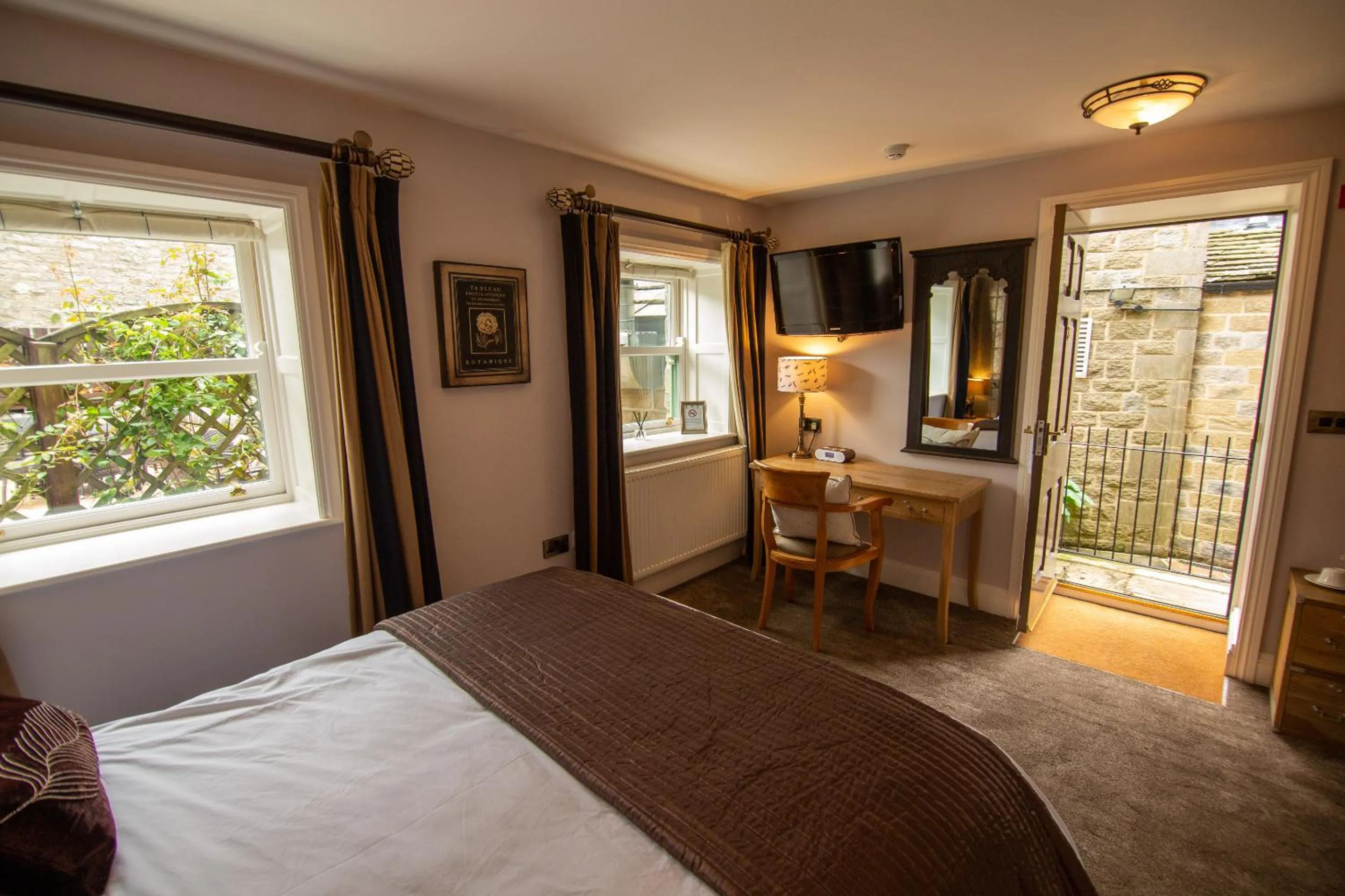 Bedroom, Bed in Timble Inn