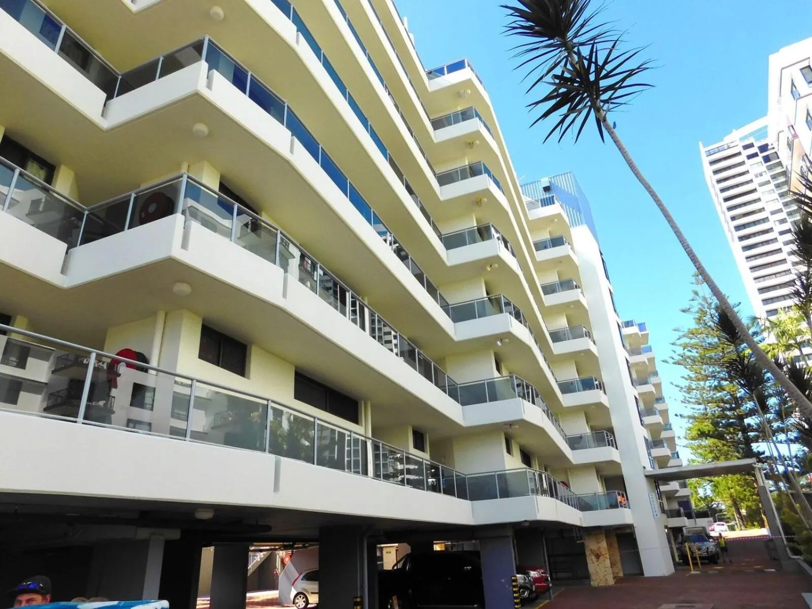 Facade/entrance in Broadbeach Travel Inn Apartments