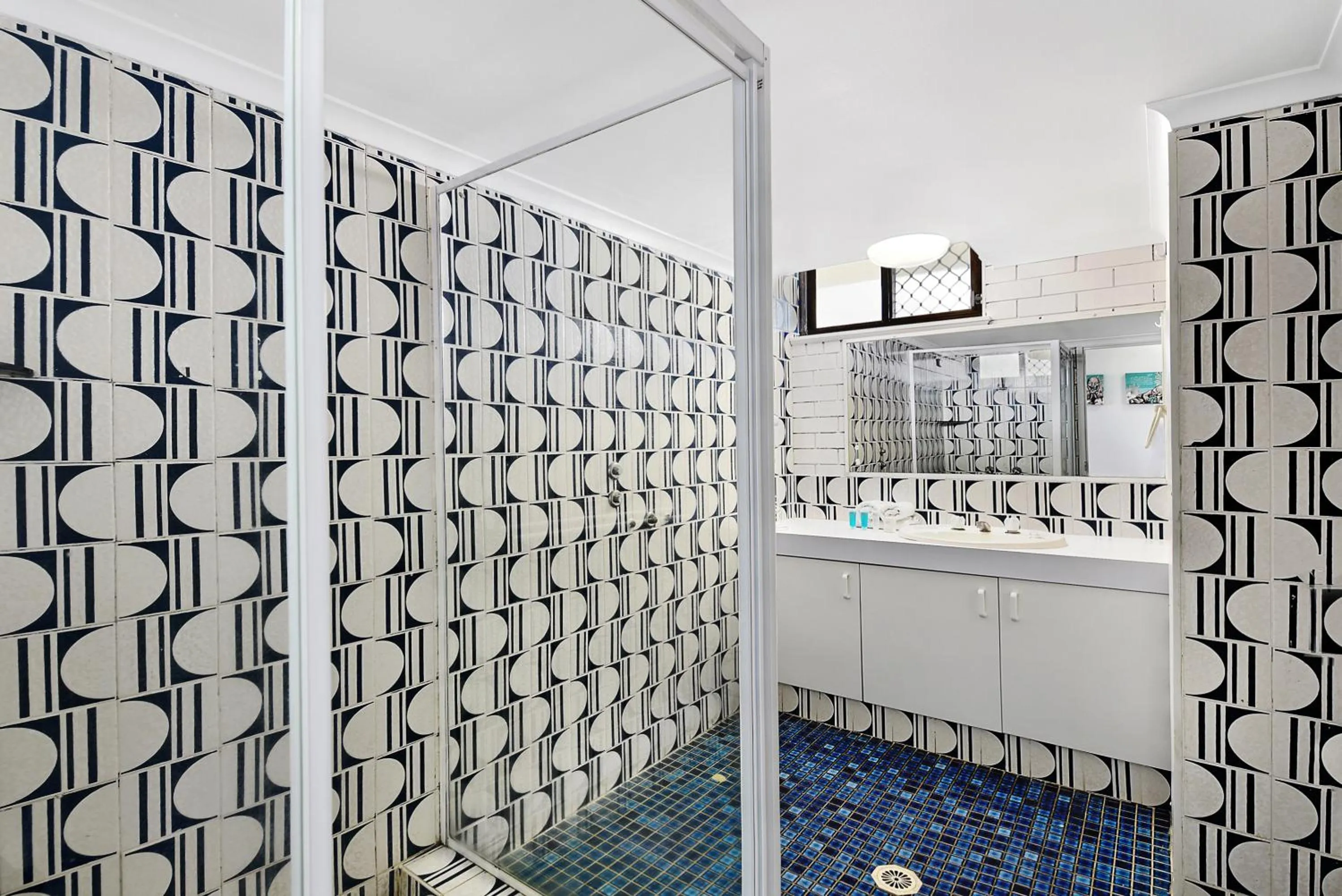 Broadbeach Travel Inn Apartments