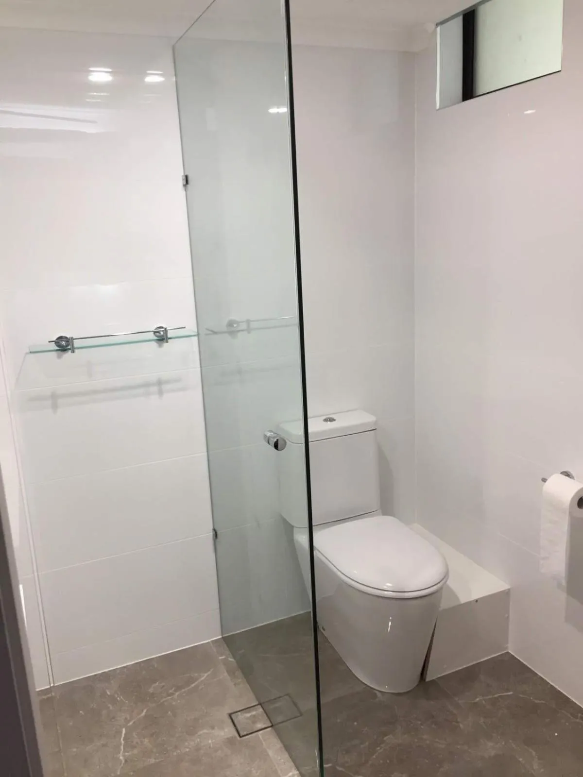 Shower in Broadbeach Travel Inn Apartments