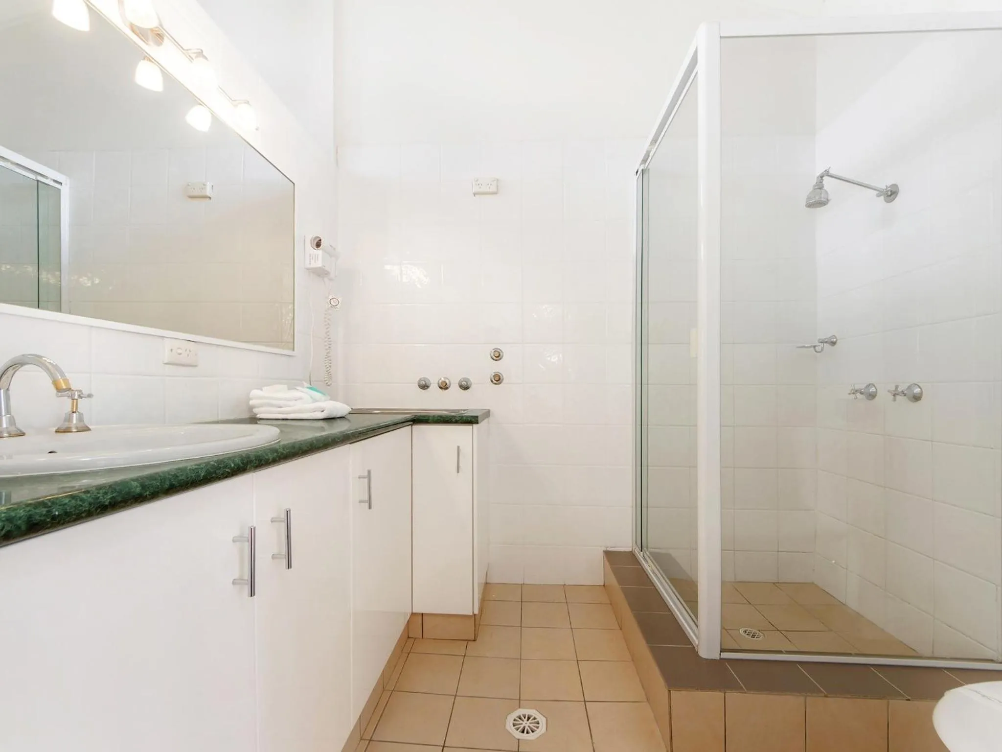 Shower in Broadbeach Travel Inn Apartments
