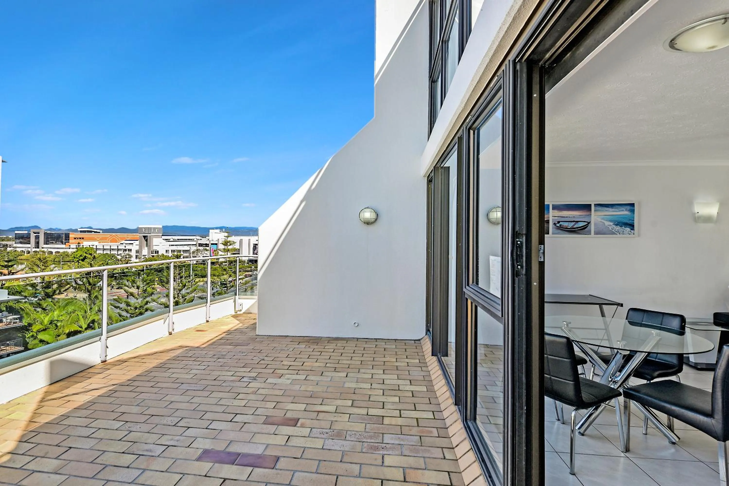 Broadbeach Travel Inn Apartments