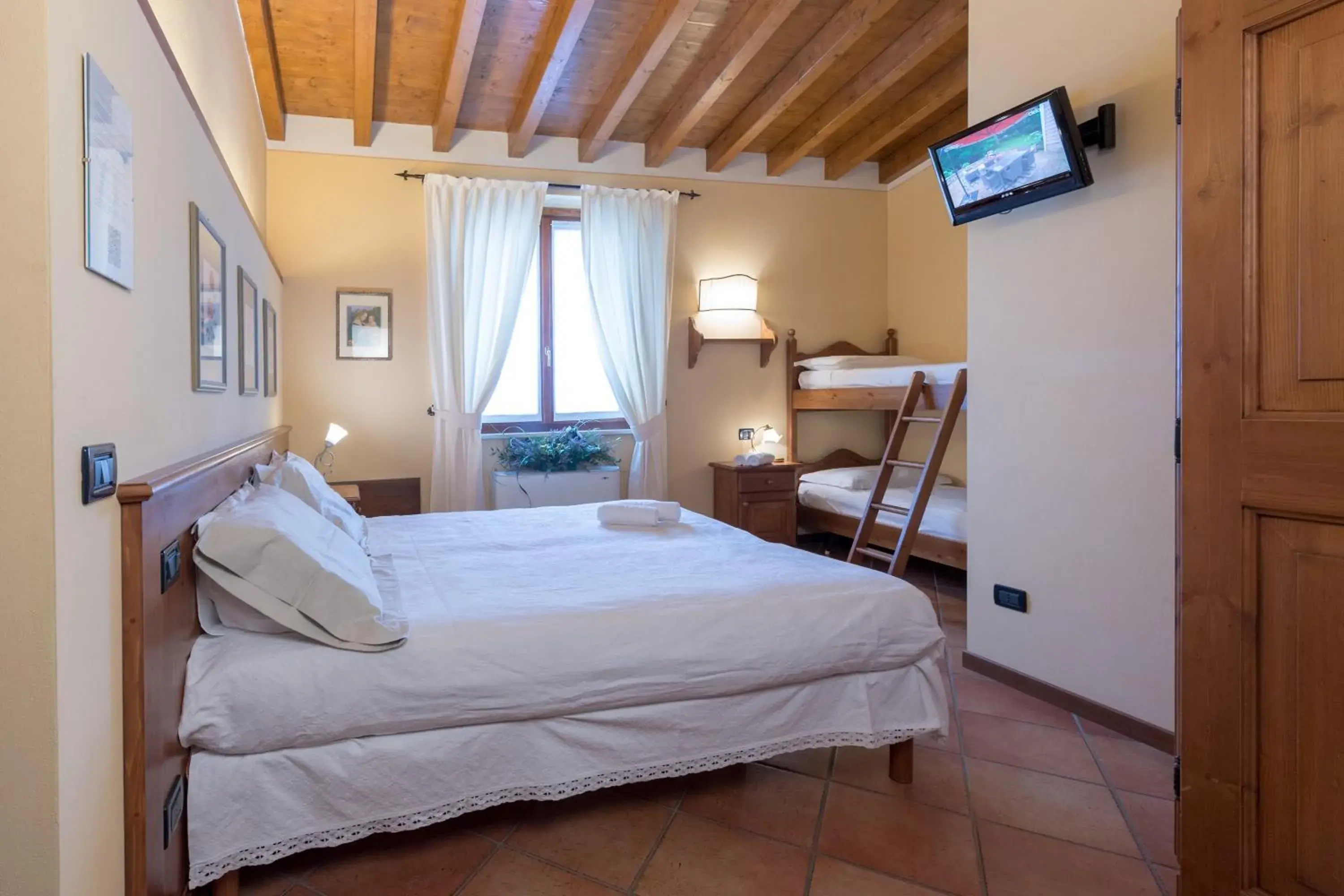 Quadruple Room - single occupancy in Le Rondini Quadruple Room - single occupancy in Le Rondini