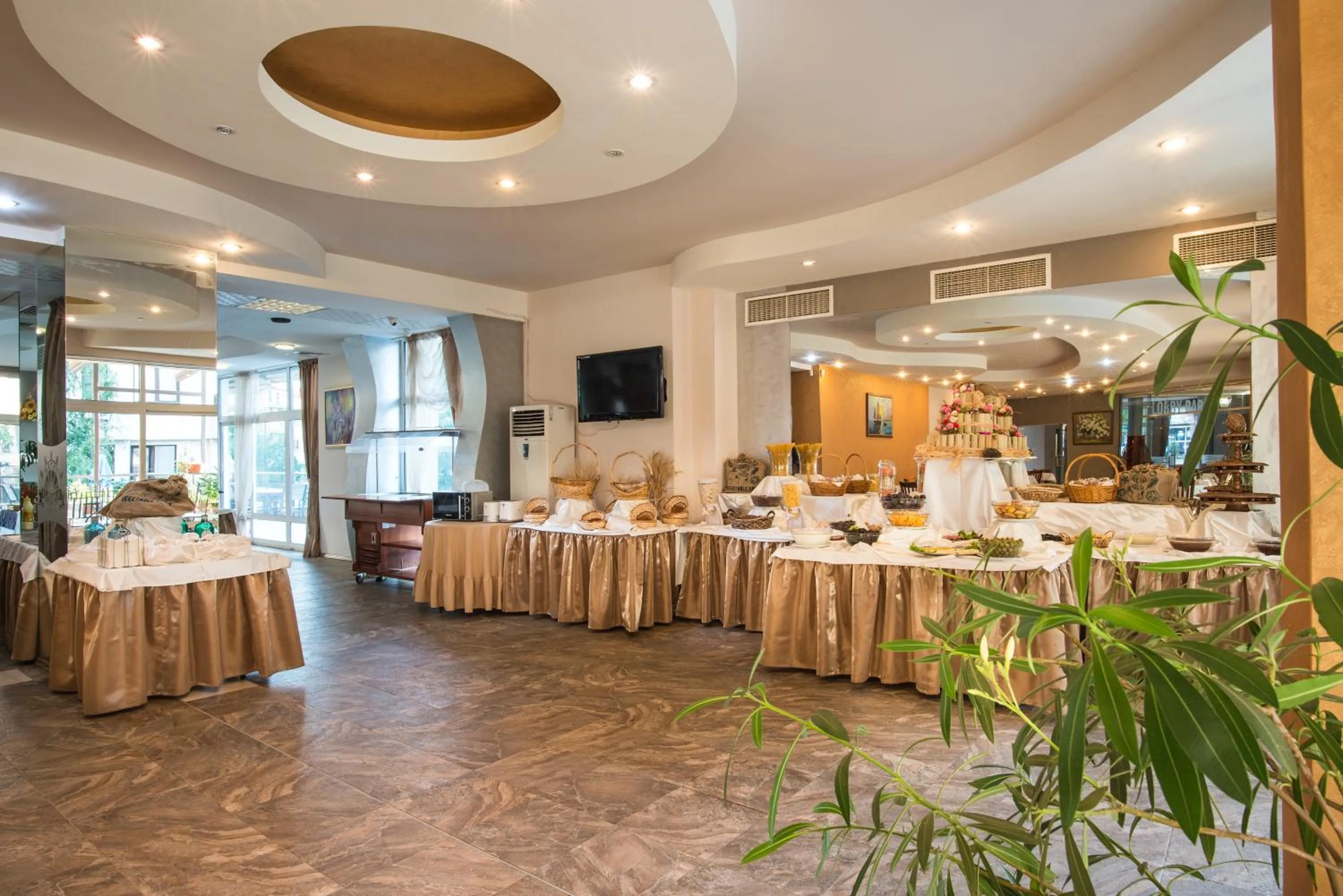 Restaurant/places to eat in Flagman Hotel