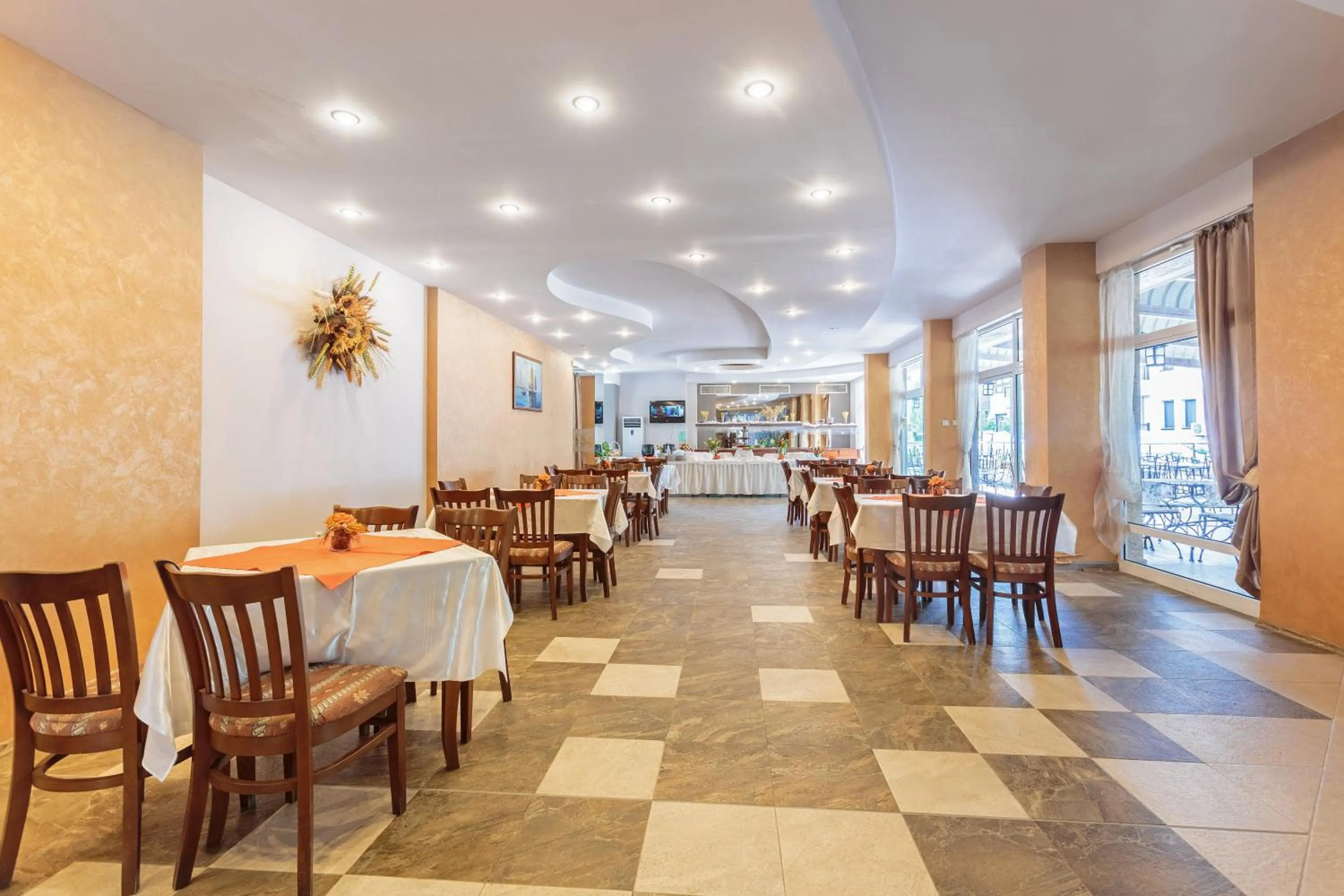 Restaurant/places to eat in Flagman Hotel