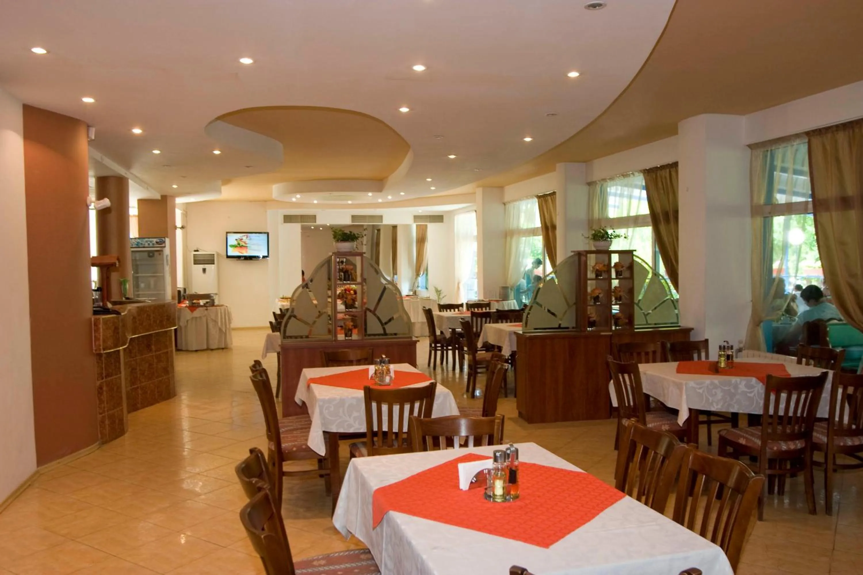 Restaurant/places to eat in Flagman Hotel