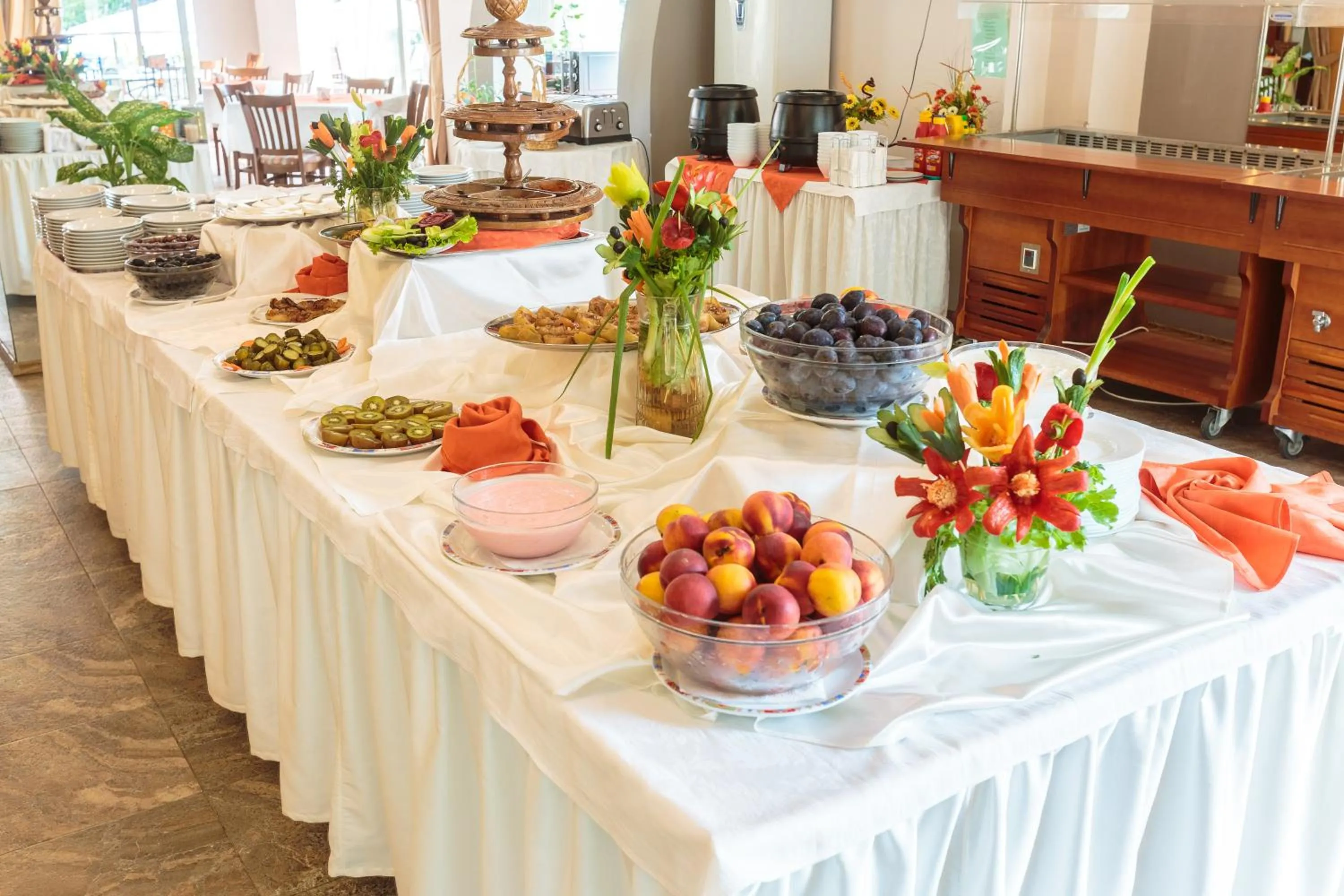 Restaurant/places to eat in Flagman Hotel