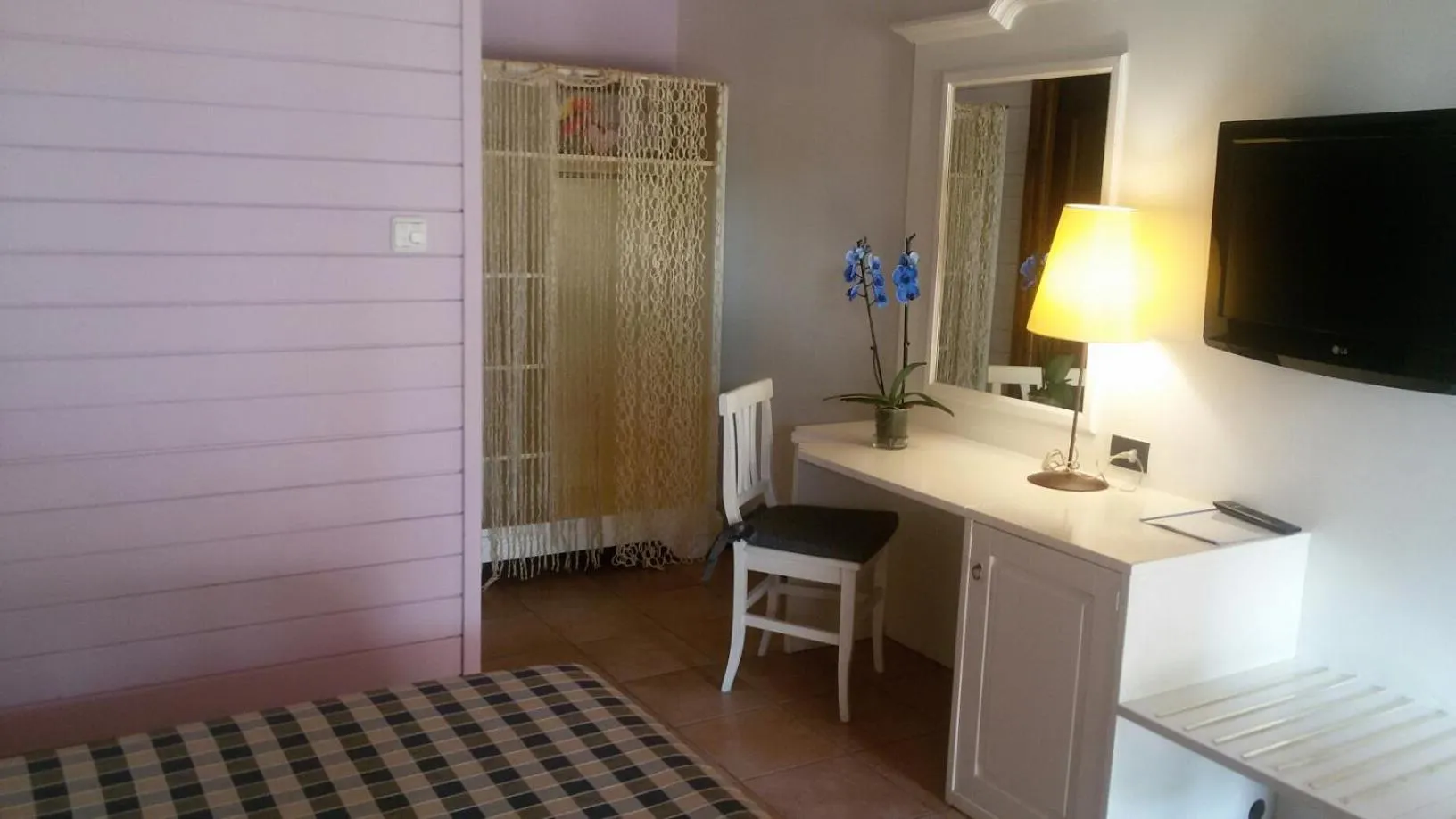 Photo of the whole room in Motel 7 Laghi