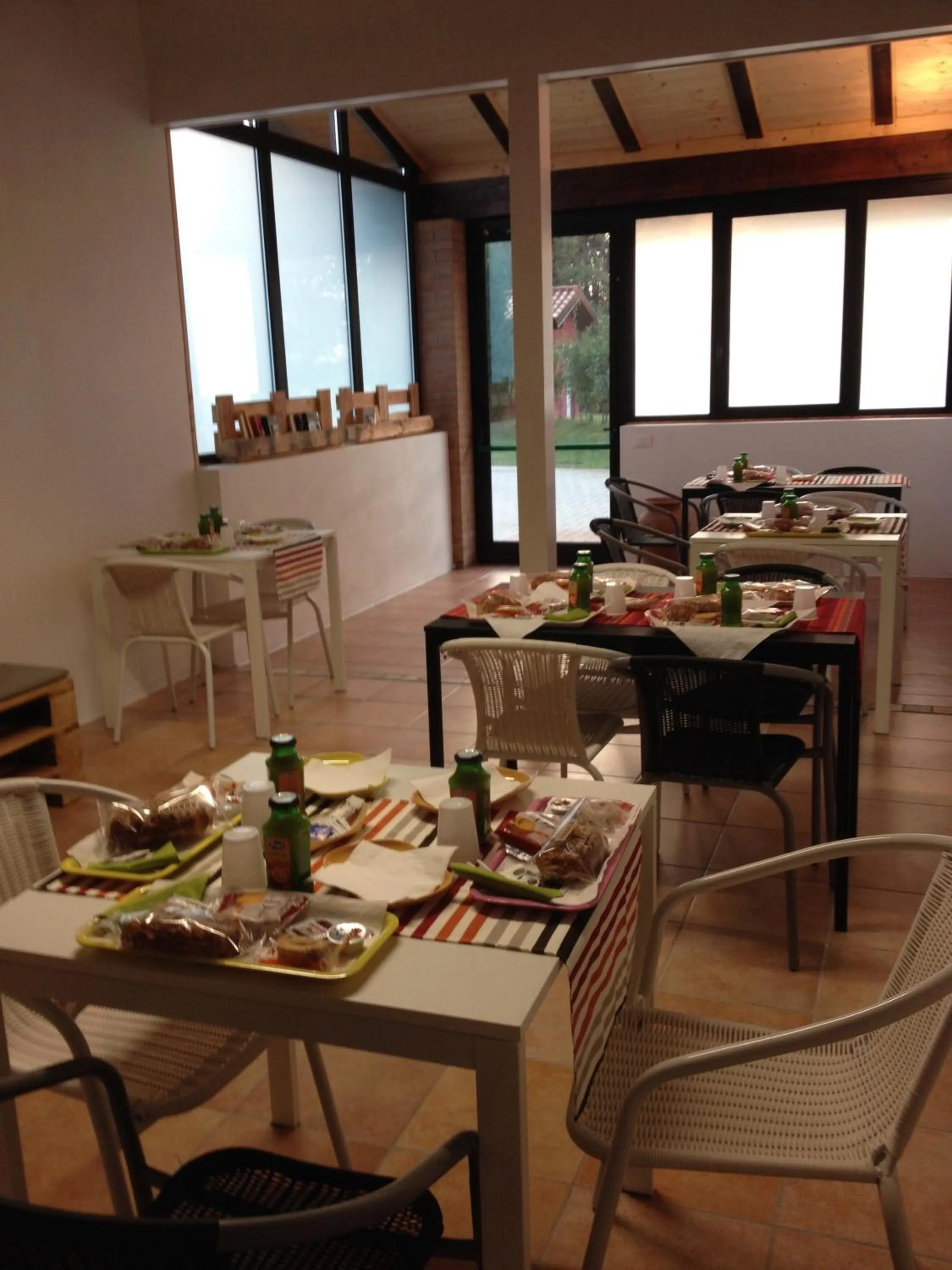 Restaurant/places to eat in Motel 7 Laghi