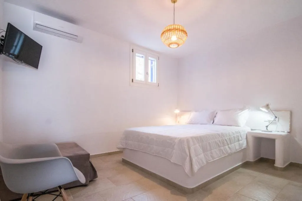 Bedroom, Bed in Apricot and Sea Luxury Villas